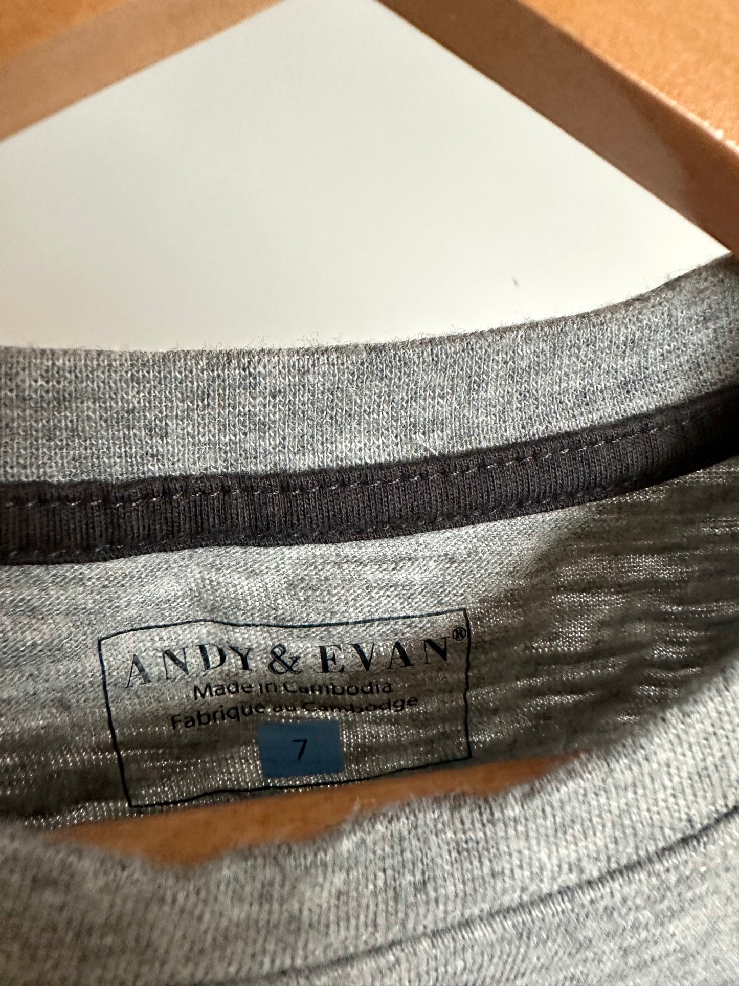 Grey T-shirt / 5-6 years