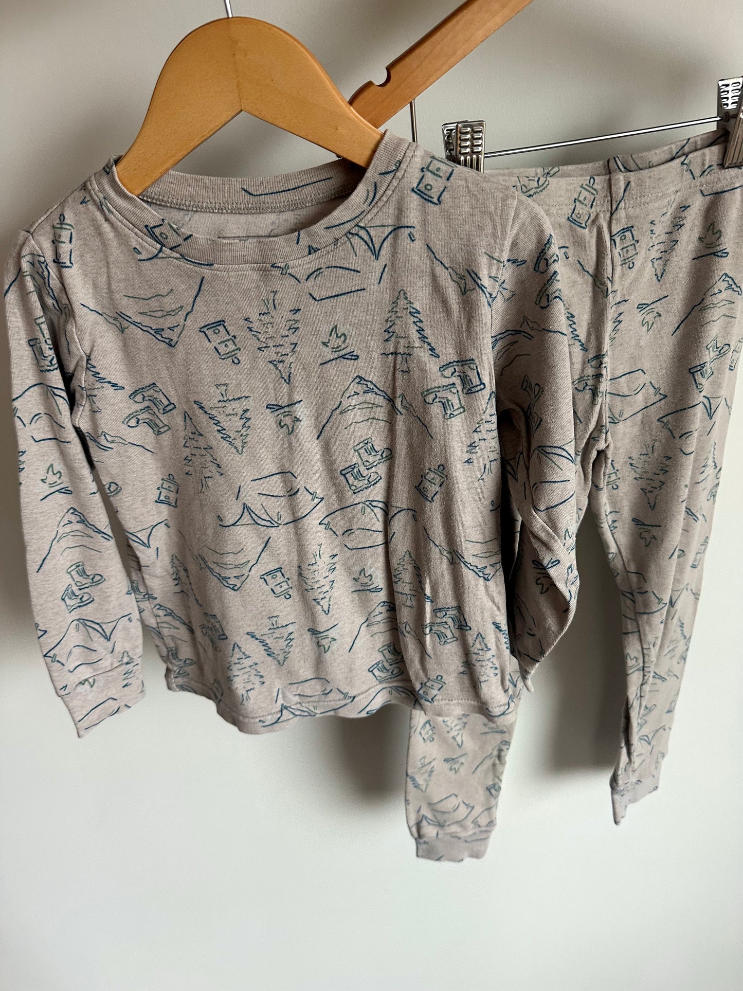 Grey Mountain PJ Set / 6 years
