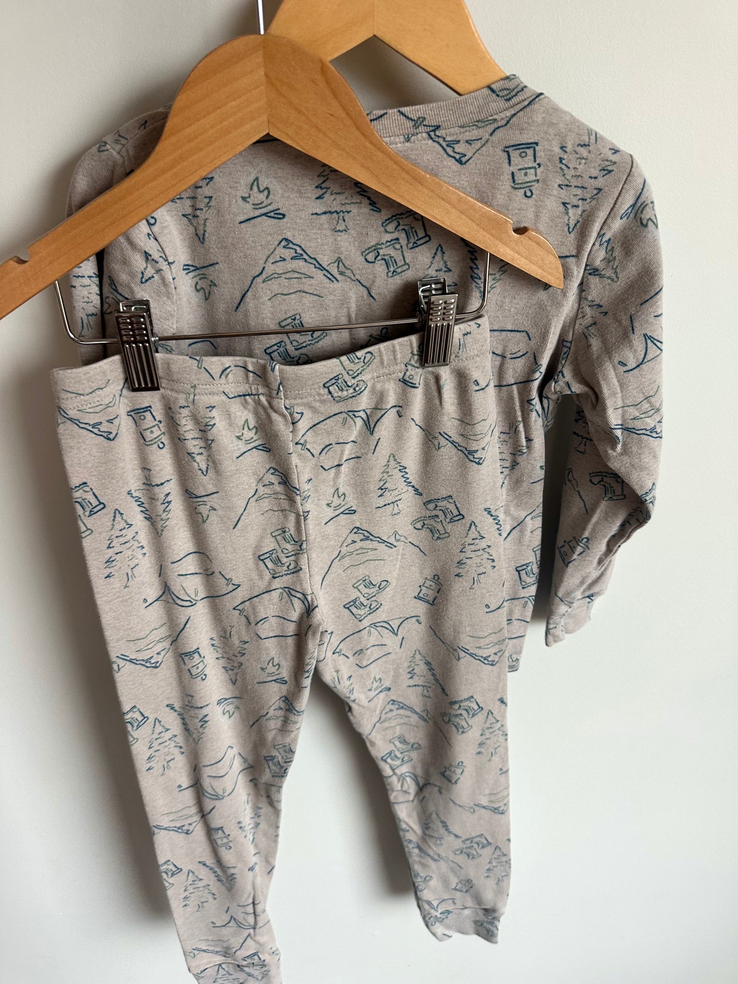 Grey Mountain PJ Set / 6 years