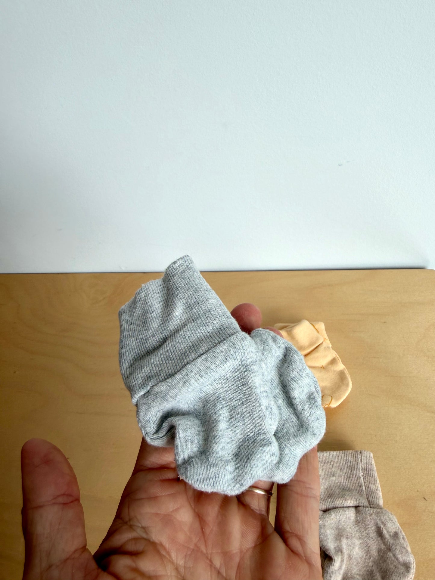 Grey, Taupe, Yellow, Sage Mits / 0m