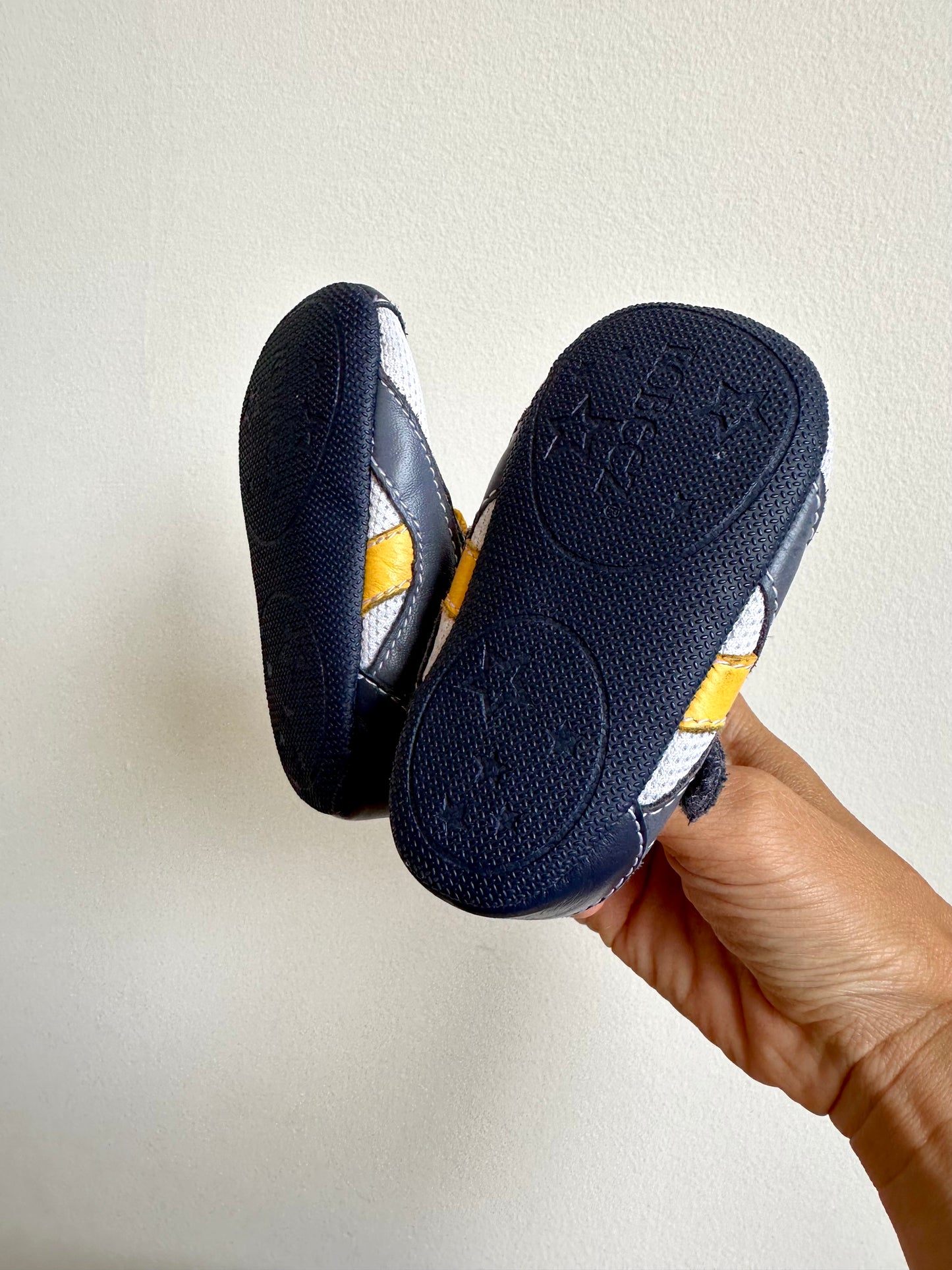 Robeez Soft Sole Slip On Shoes / 3-6m (Size 2)