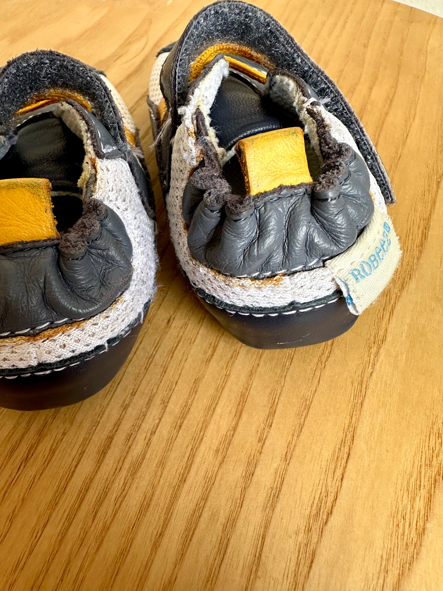 Robeez Soft Sole Slip On Shoes / 3-6m (Size 2)