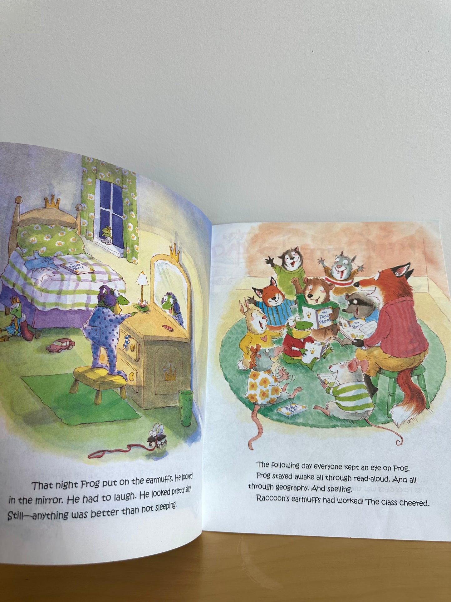 Miss Fox's Class Shapes Up Softcover Book / 3-6 years