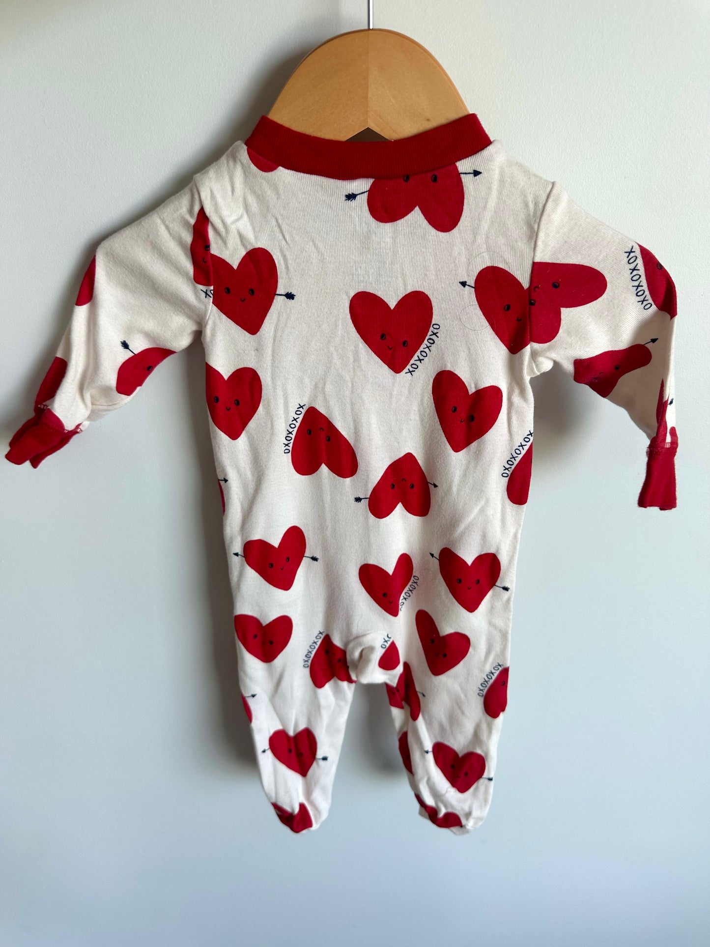 Heart XOX Pattern Footed Sleeper / 6m