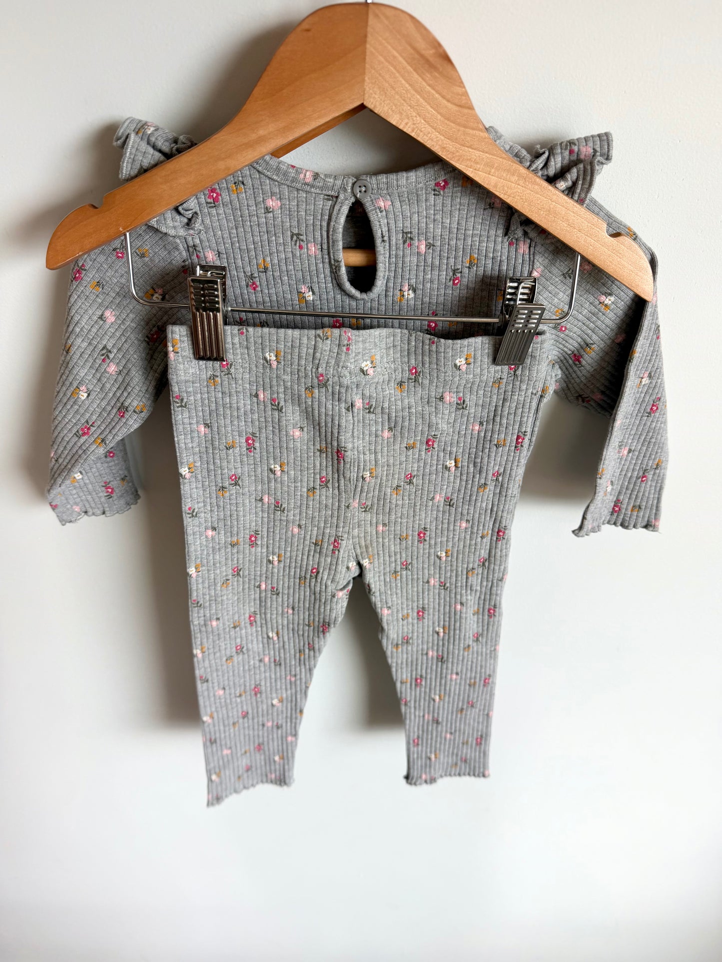 Grey Floral Ribbed Top + Pants Set / 12-18m