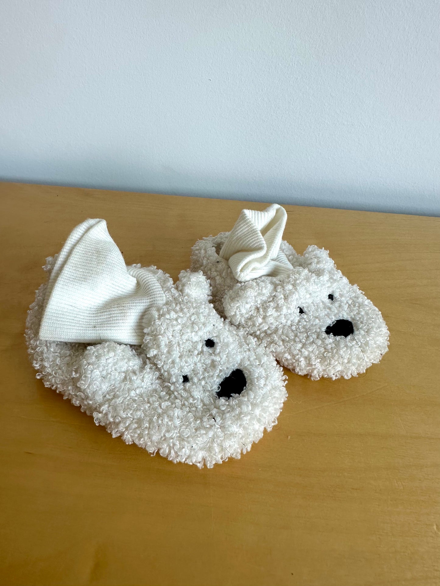 White Bear Slippers / 6-12m