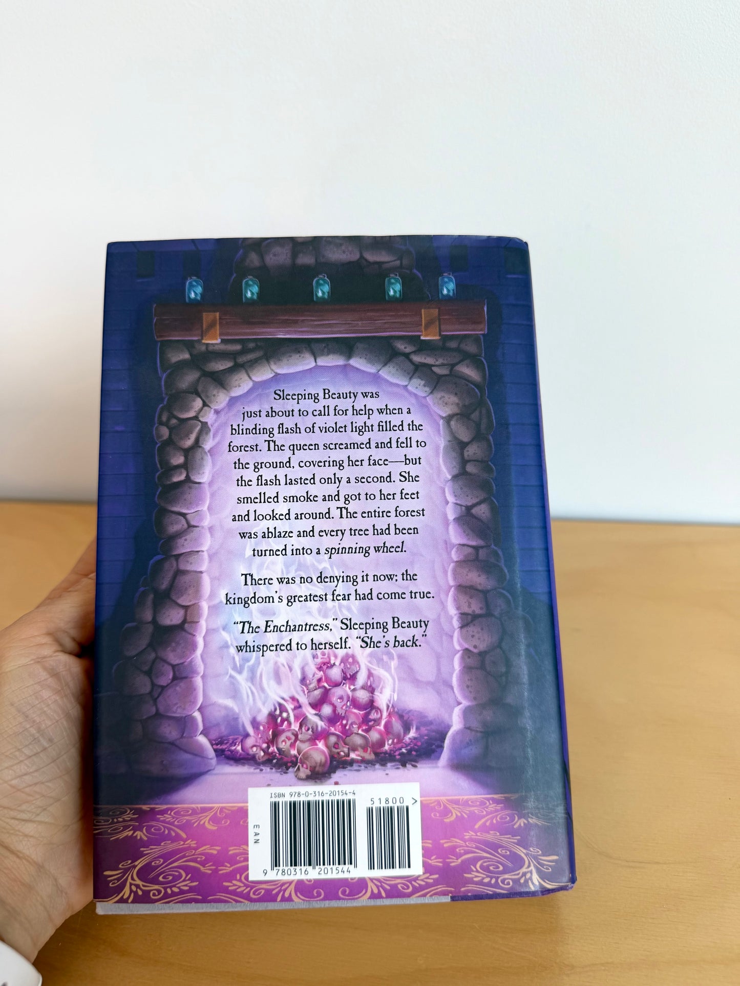The Land of the Stories: The Enchantress Returns Book / 8-12 years (No Shipping)
