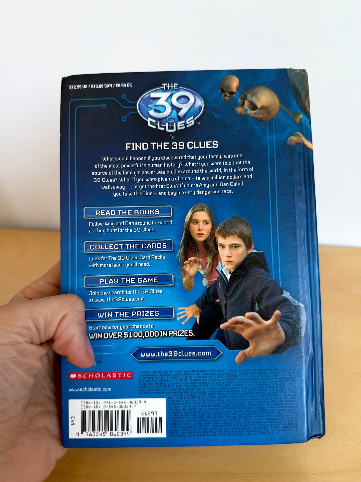 Book One: The Maze of Bones Book / 9-12 years (No Shipping)