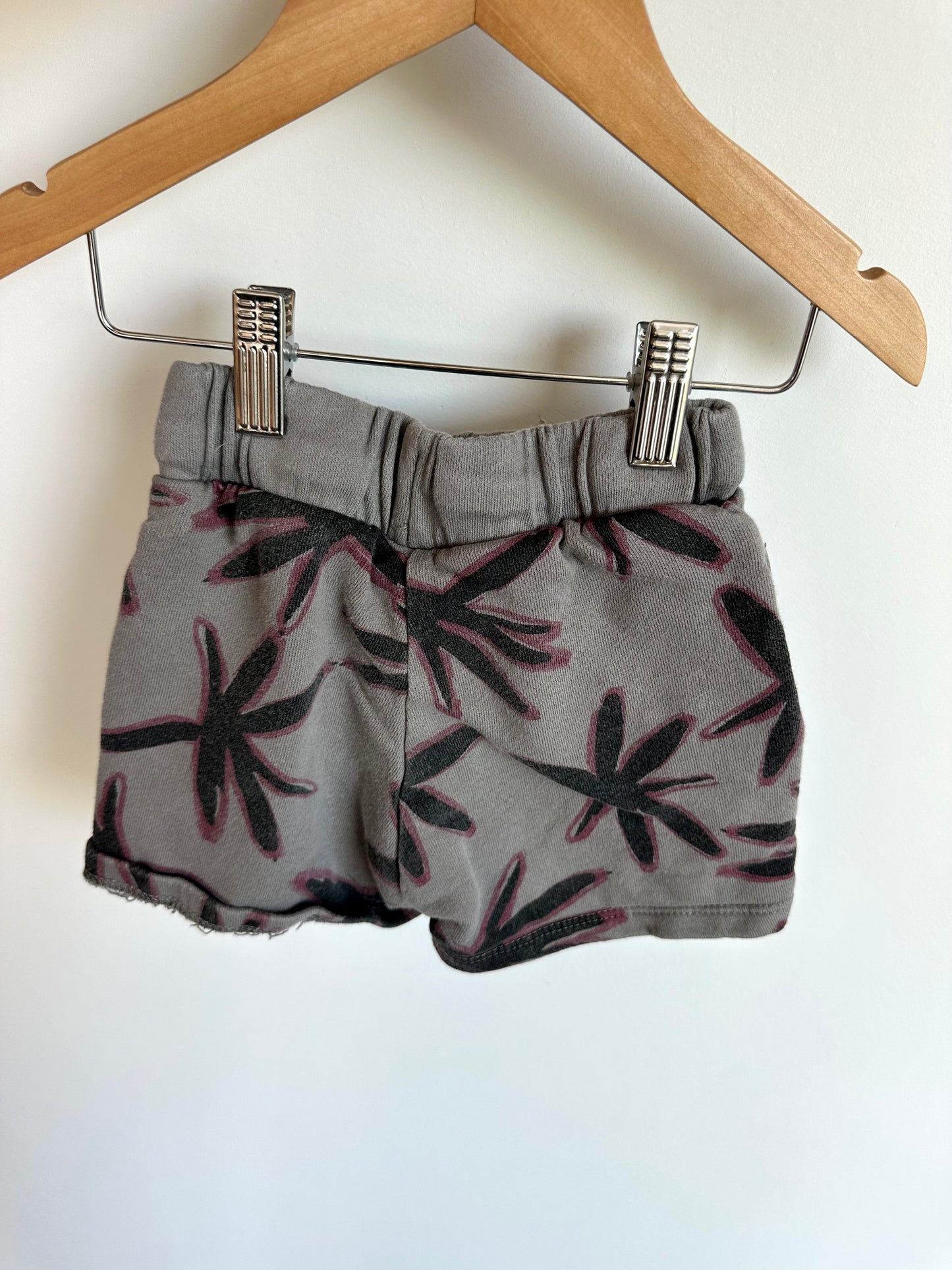 Leaf Grey Shorts / 2-3T