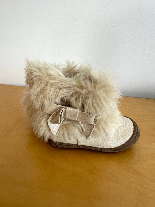 Cream Fuzzy Boots / Size 5 Toddler