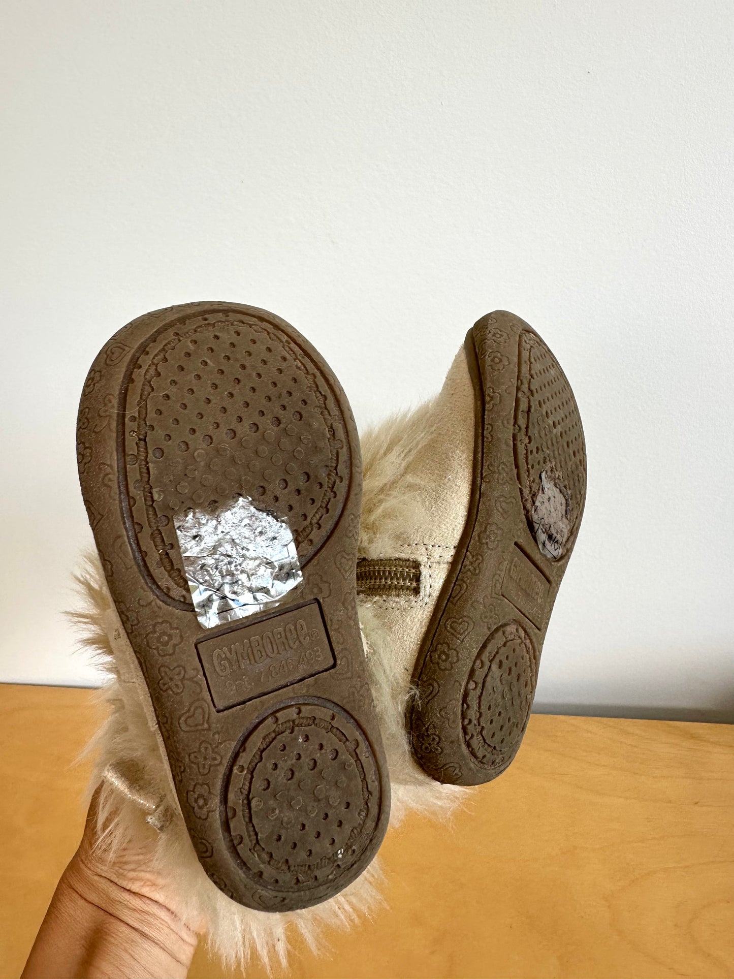 Cream Fuzzy Boots / Size 5 Toddler