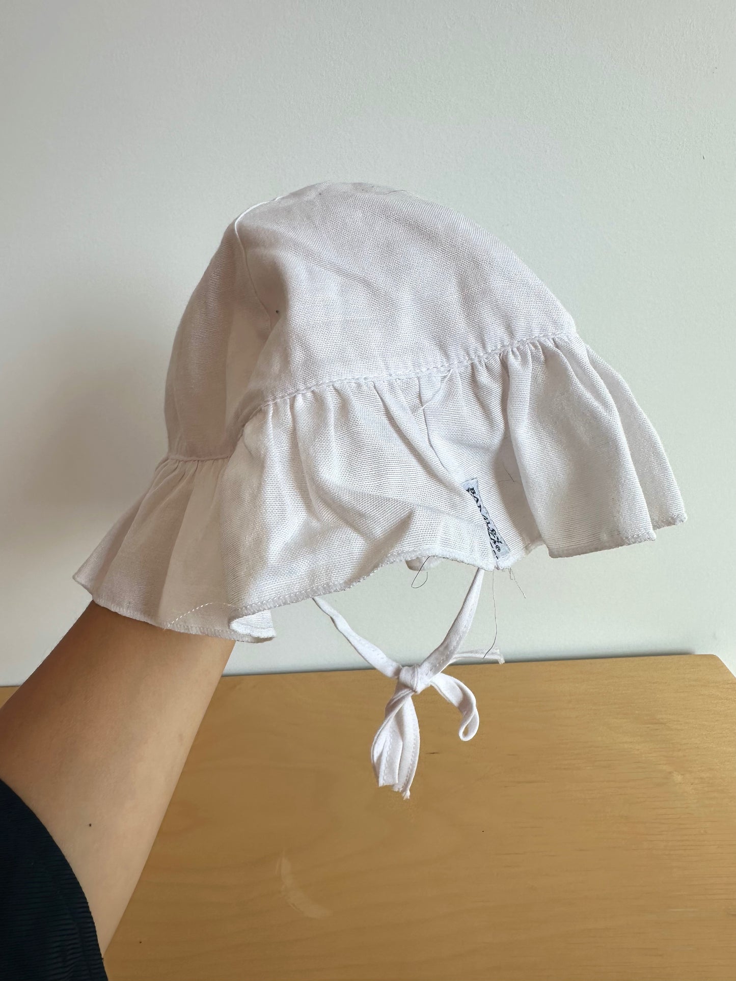 White Sun Hat with Chin Strap / 6-9m