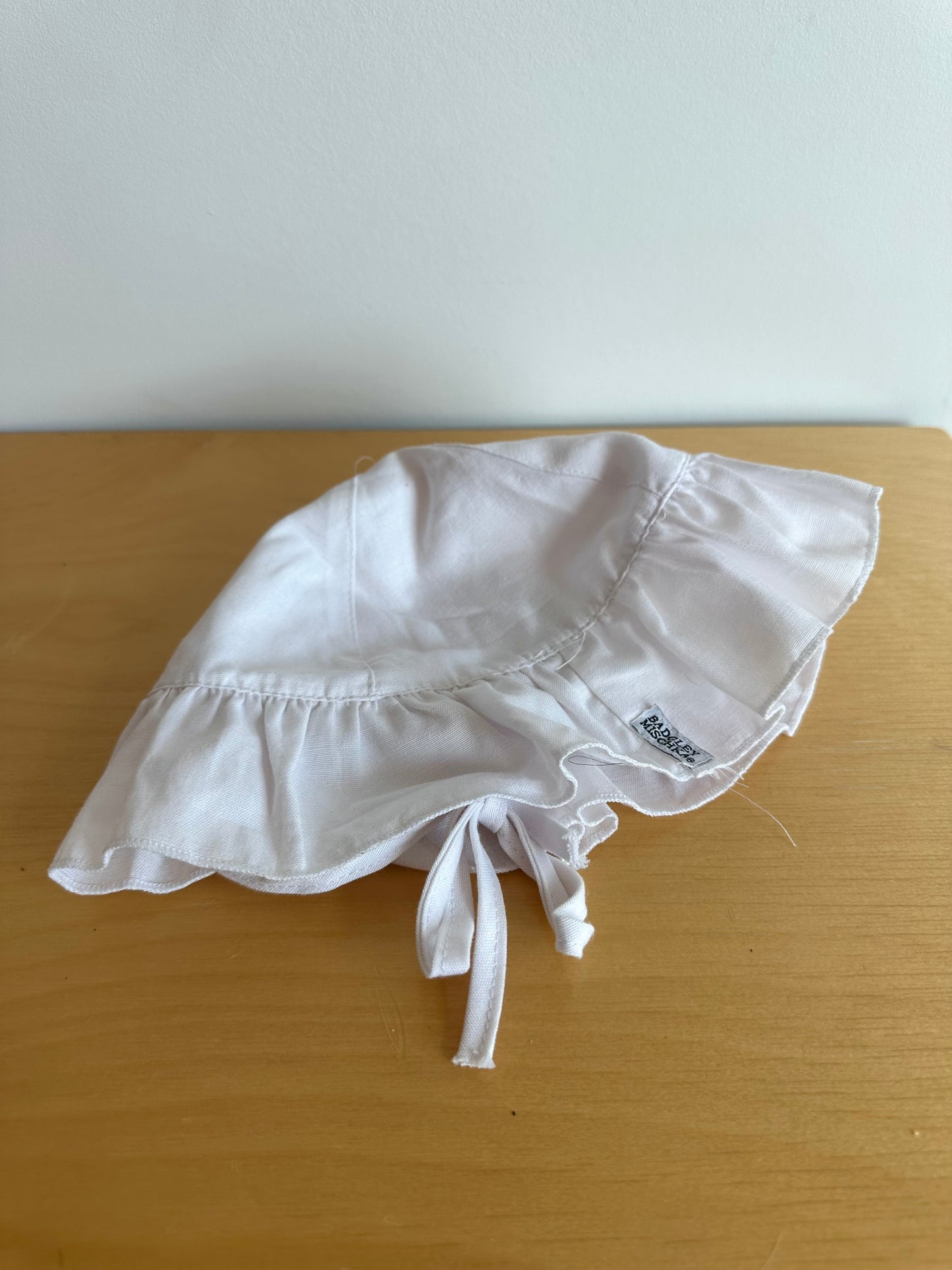White Sun Hat with Chin Strap / 6-9m