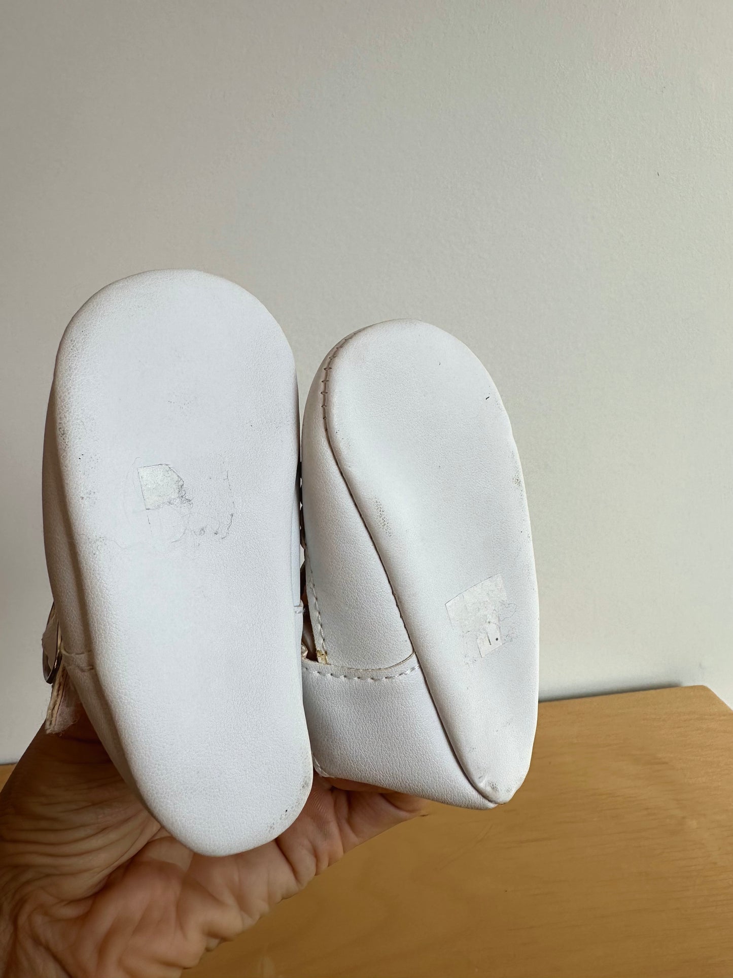 White Floral Velcro Shoes / Size 2 Infant