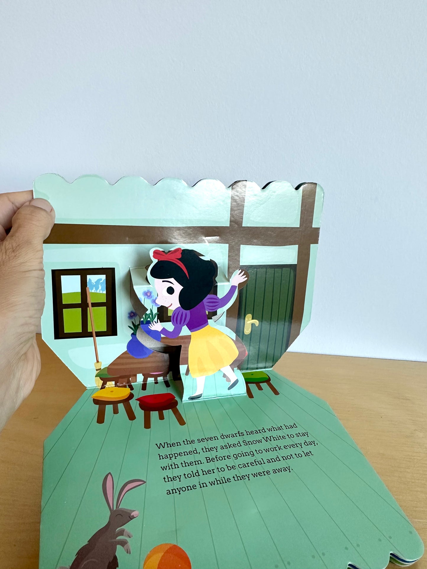 Snow White + The 7 Dwarfs Pop Up Book / 3-7 years