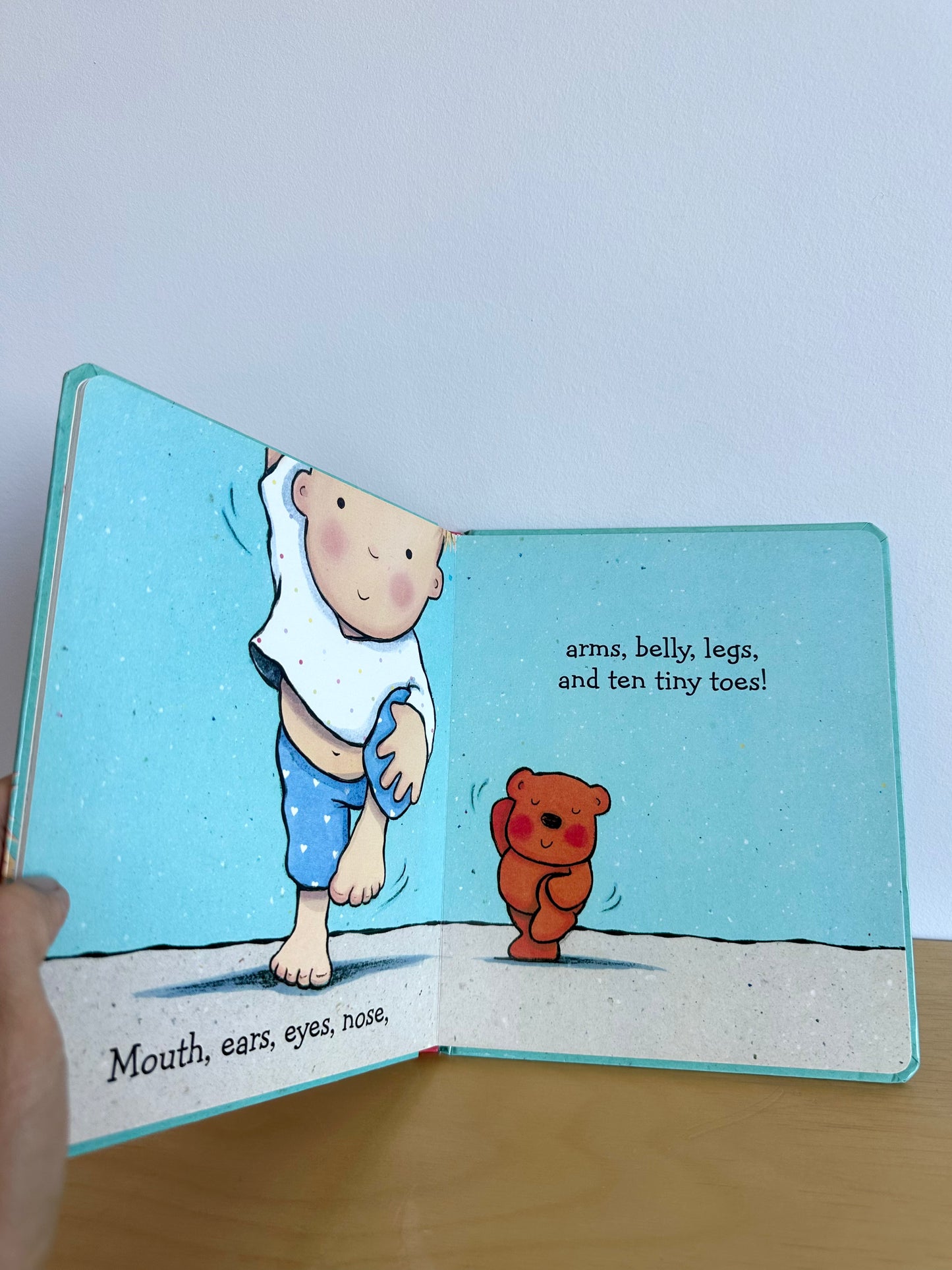 Ten Tiny Toes Board Book / 0-2 years