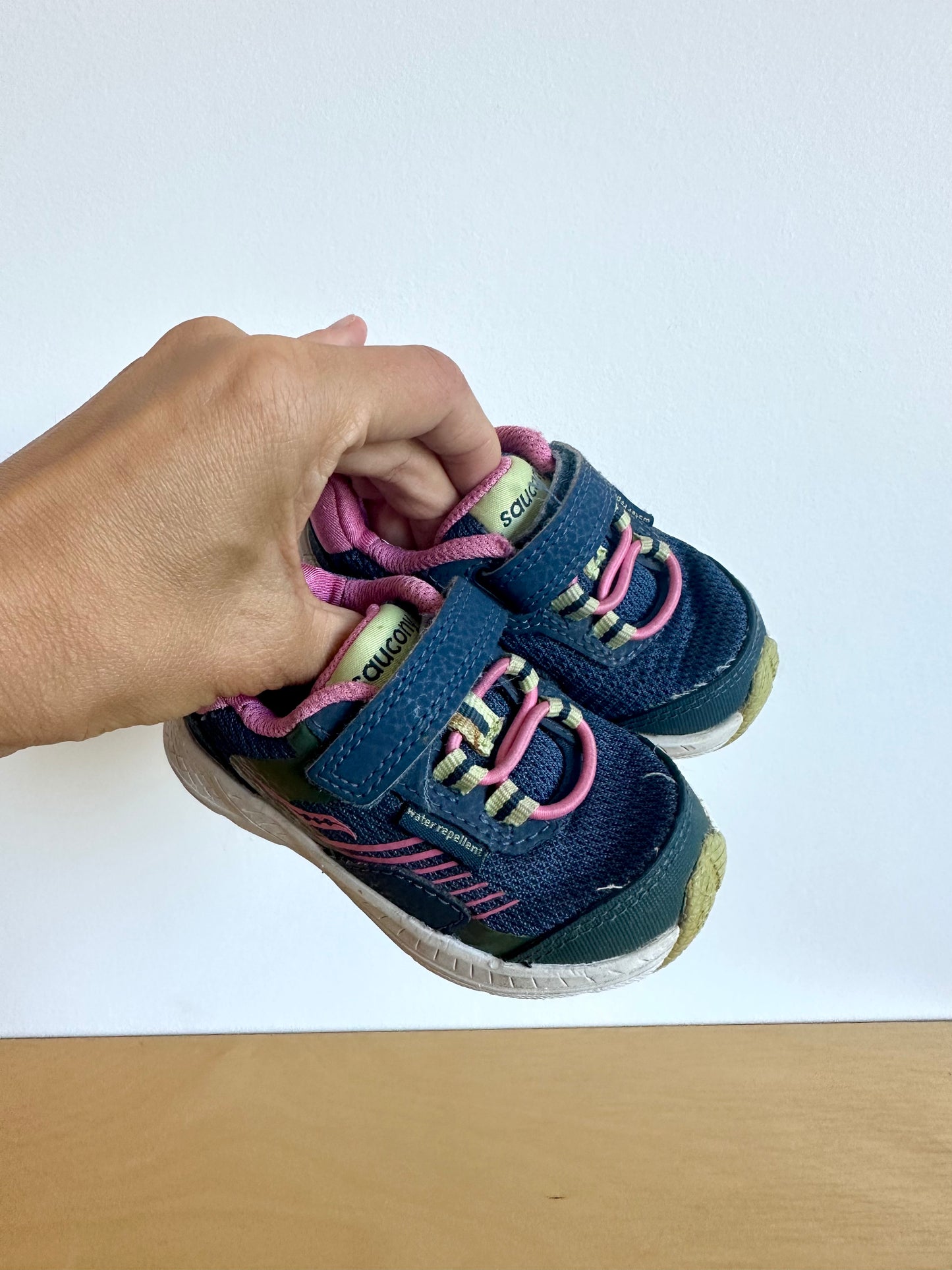 Saucony Blue + Pink Water Repellent Baby Sneakers / Size 4 Toddler