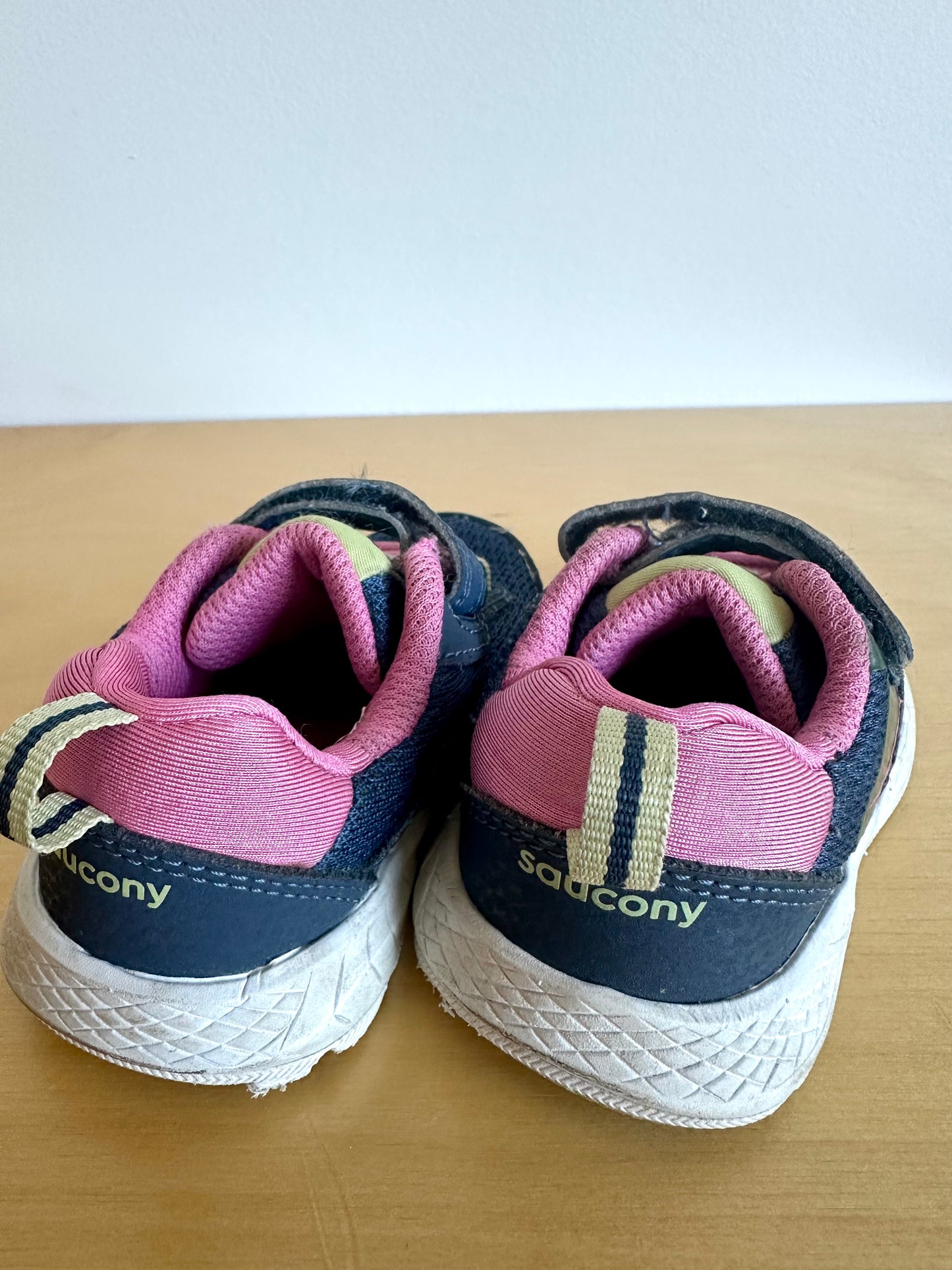 Saucony Blue + Pink Water Repellent Baby Sneakers / Size 4 Toddler