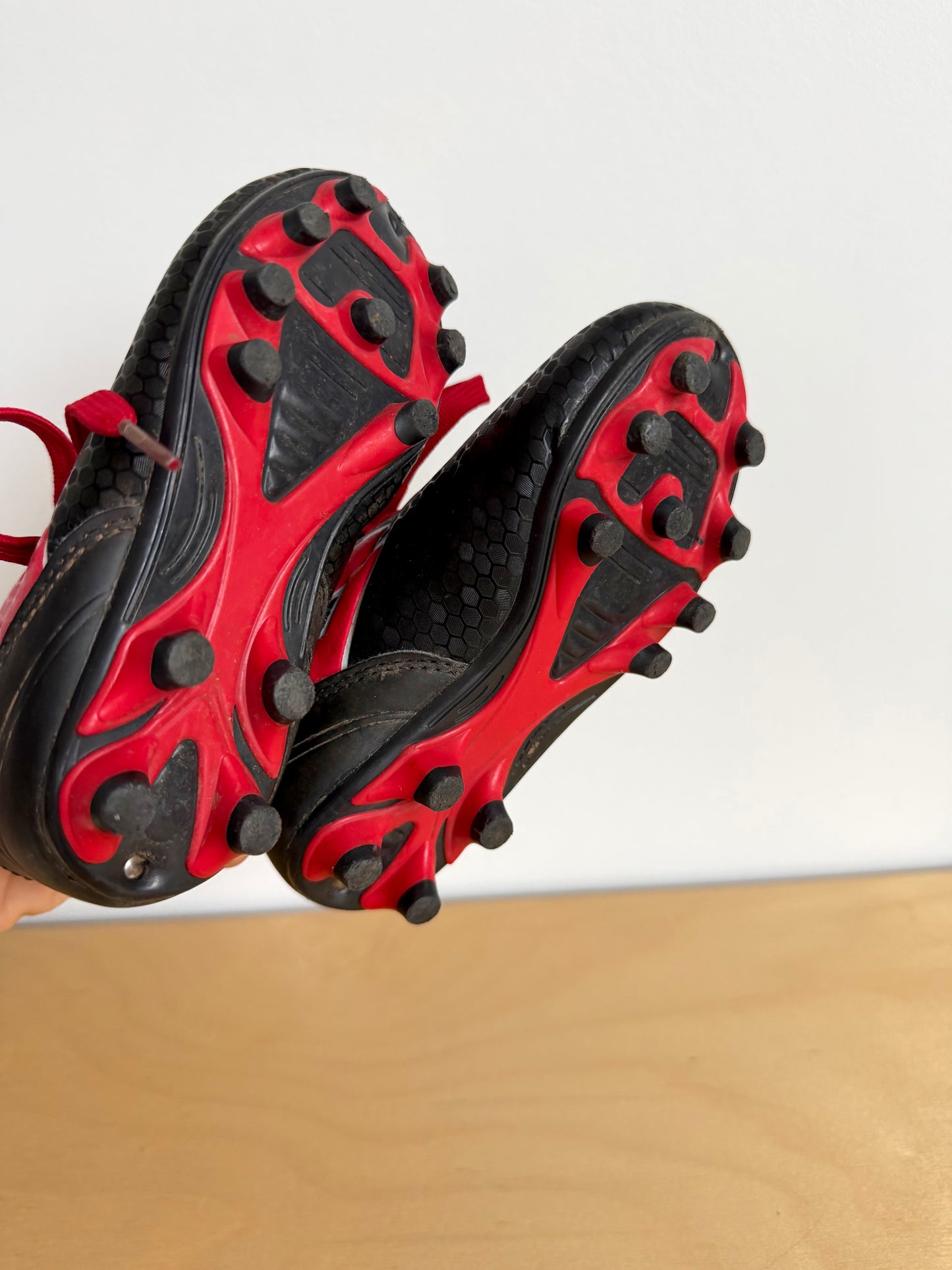 Lotto Red Laces Soccer Shoes / Size 8 Toddler