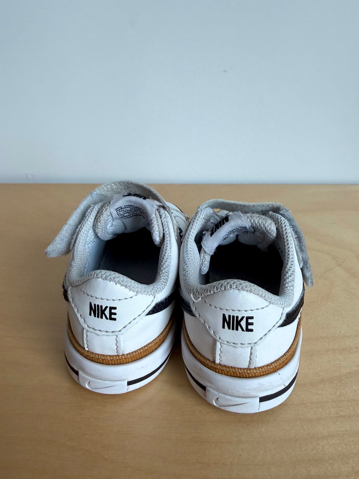 Nike Swoosh White Sneakers / Size 7 Toddler