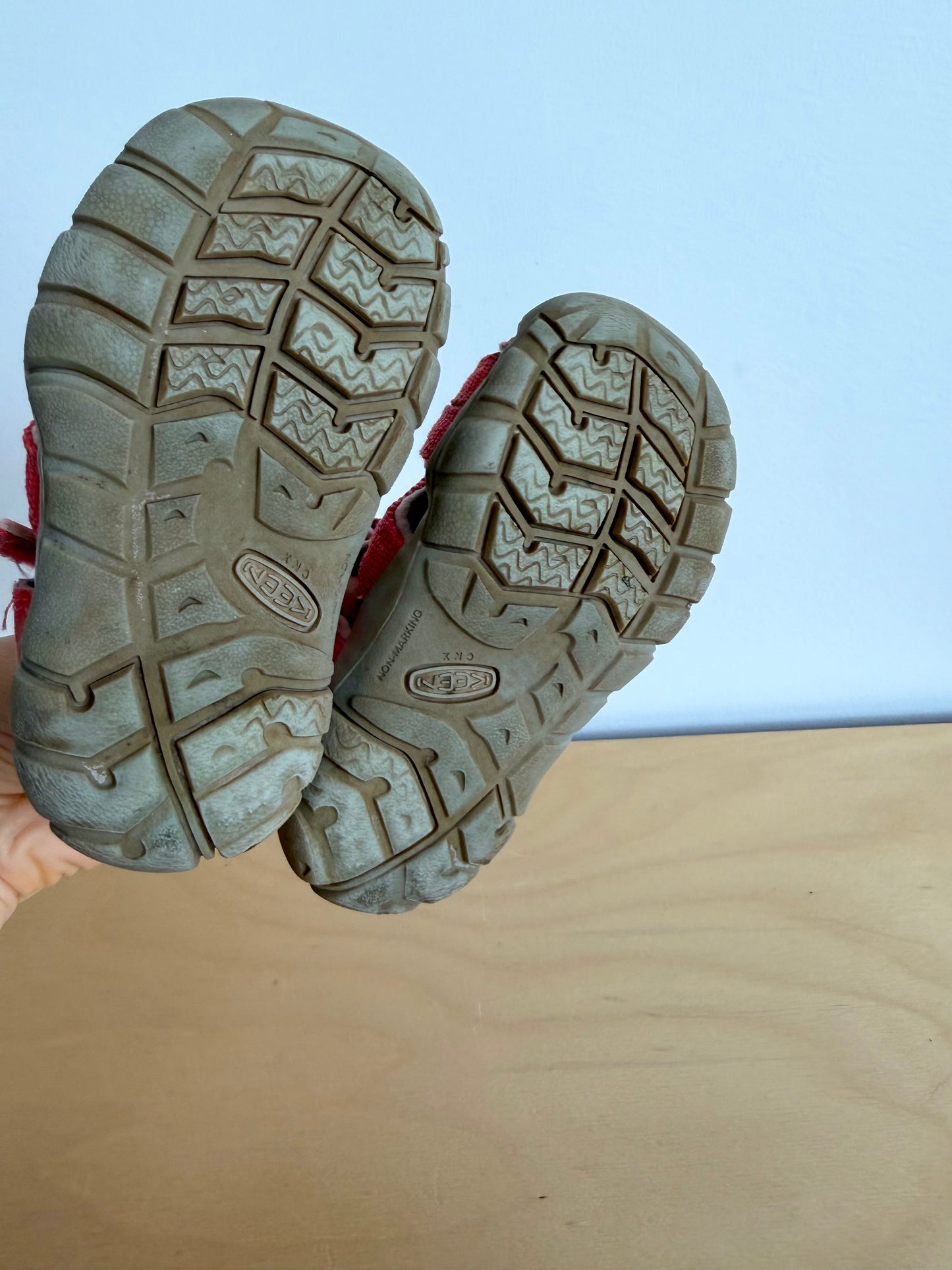 Keen Coral Sandals / Size 6 toddler
