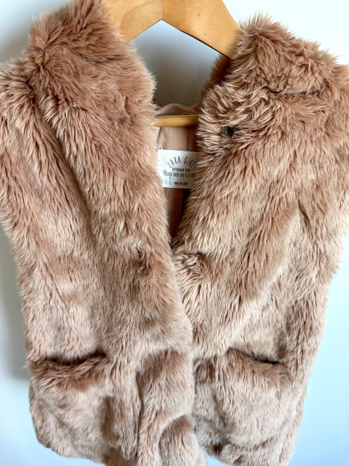 Zara Faux Fur Hooded Vest / 11-12 years
