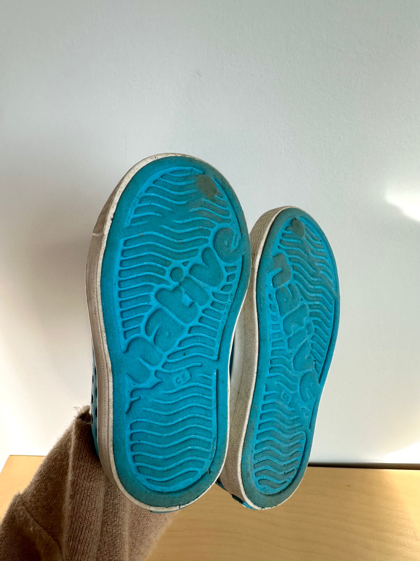 Native Bright Blue Shoes / Size 5 Toddler