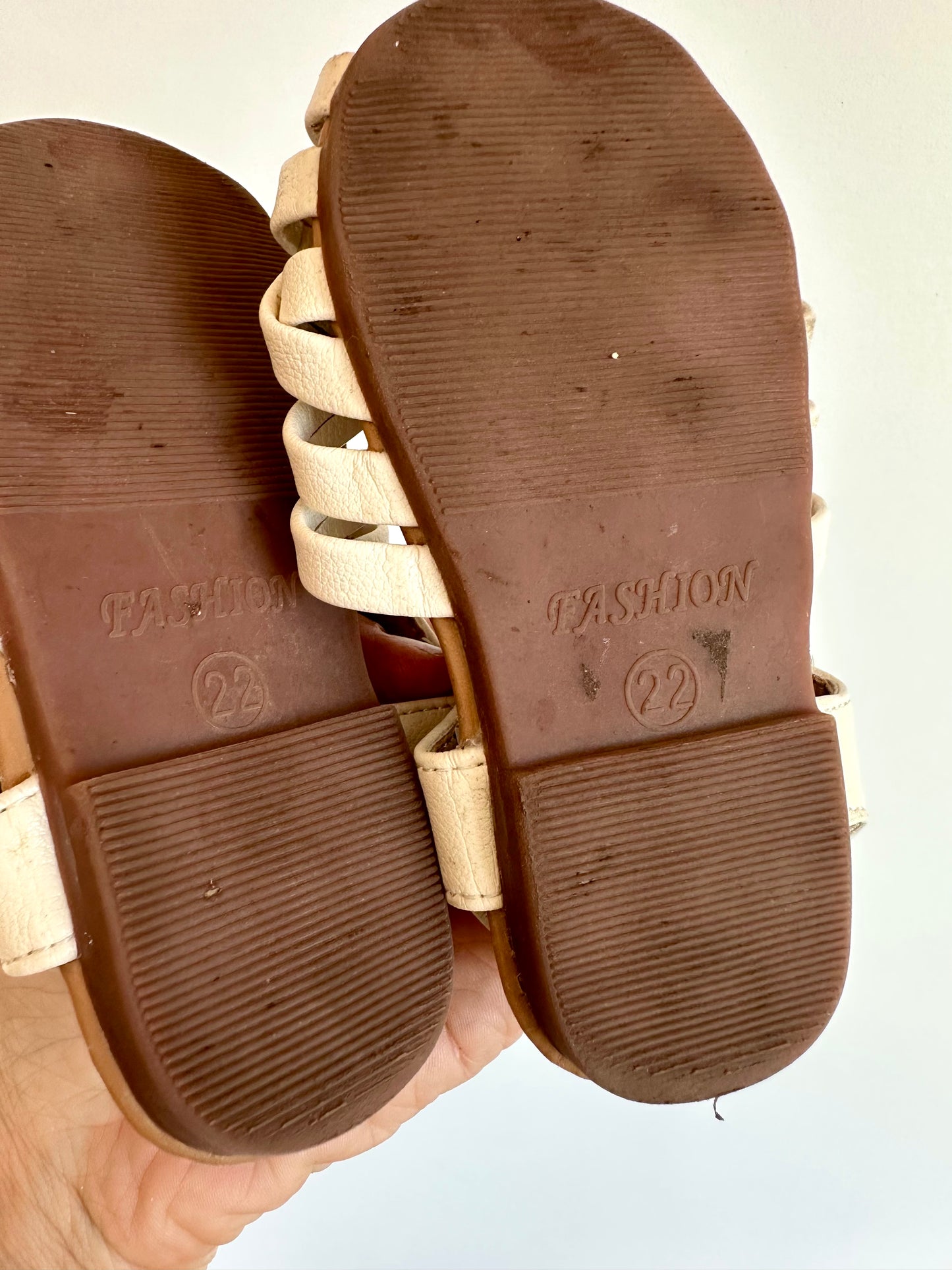 Cream Strap Sandals / Size 6 Toddler