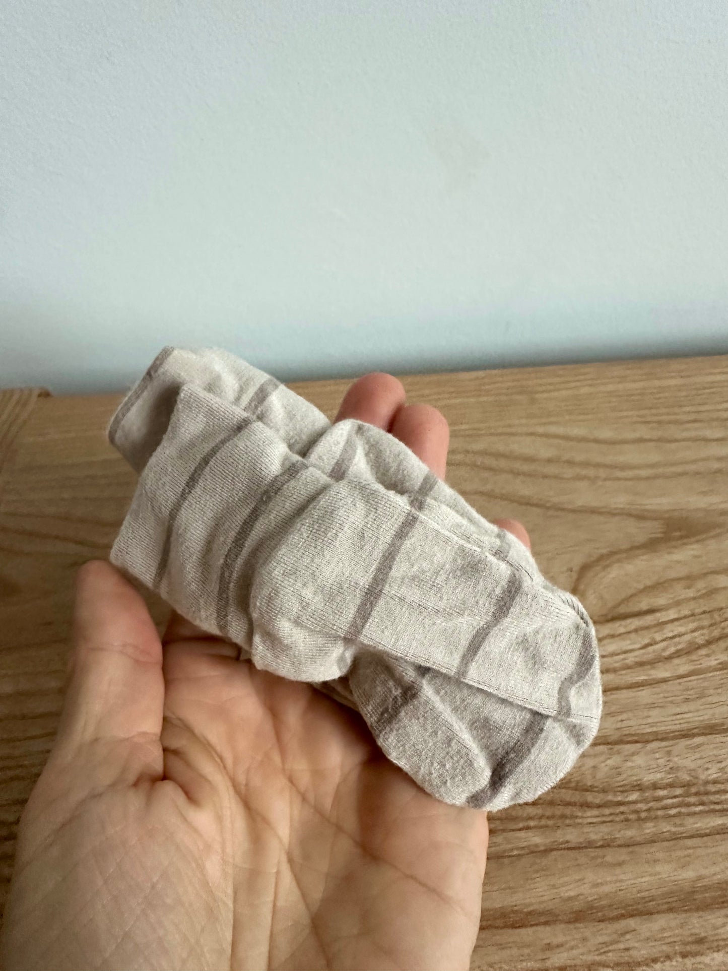 Jax + Lennon Beige Stripe Mits / 0-4m?