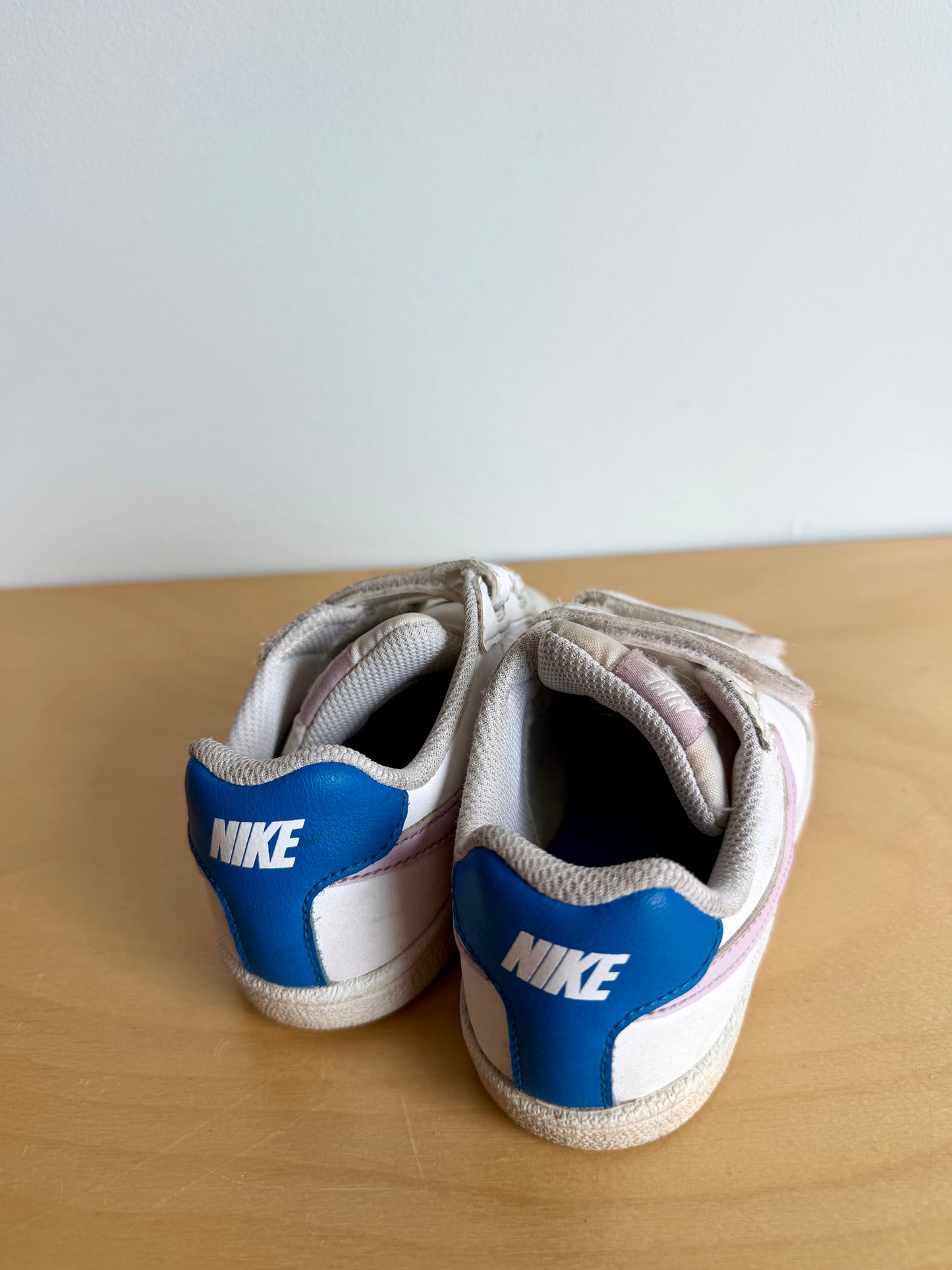 White Nike Pink Swoosh Runners / Size 10 Toddler