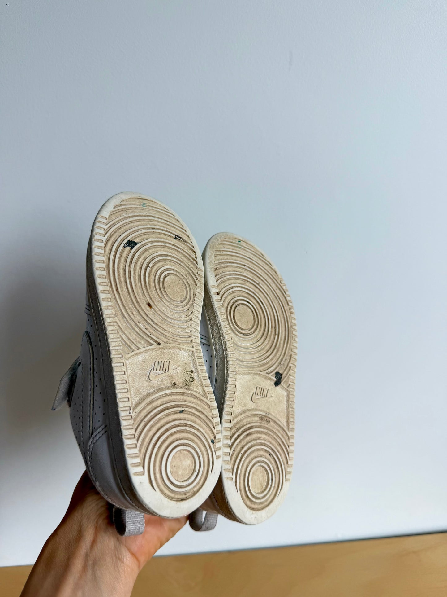 Nike White Runners / 9 Toddler