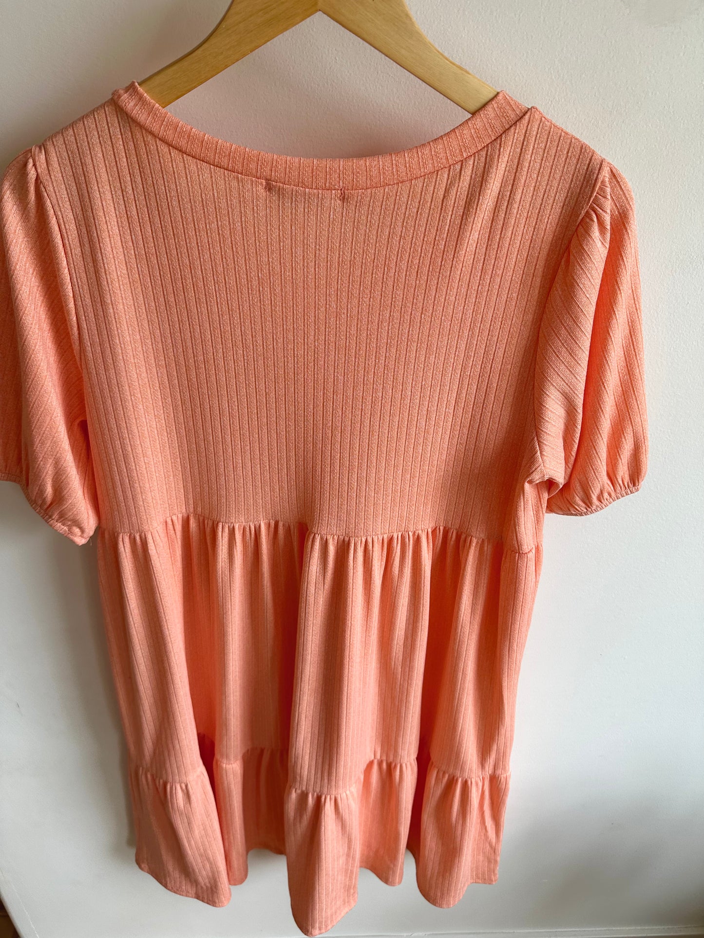 Veveret Peach Tiered Maternity Dress / Large