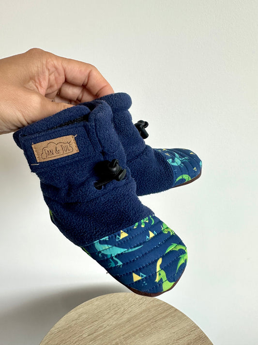 Jan & Jul Stay-Put Navy Dino Booties / 3-12m (S)