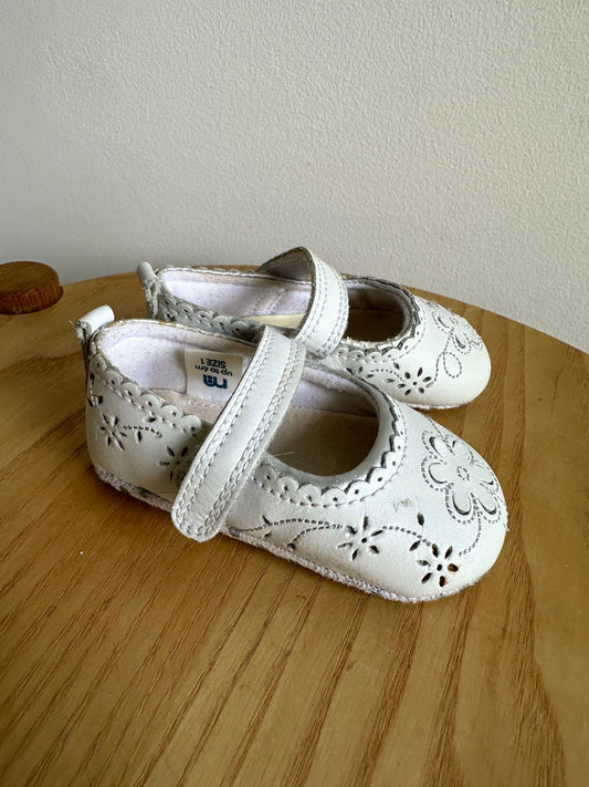 Eyelet White Shoes / Size 1 Infant