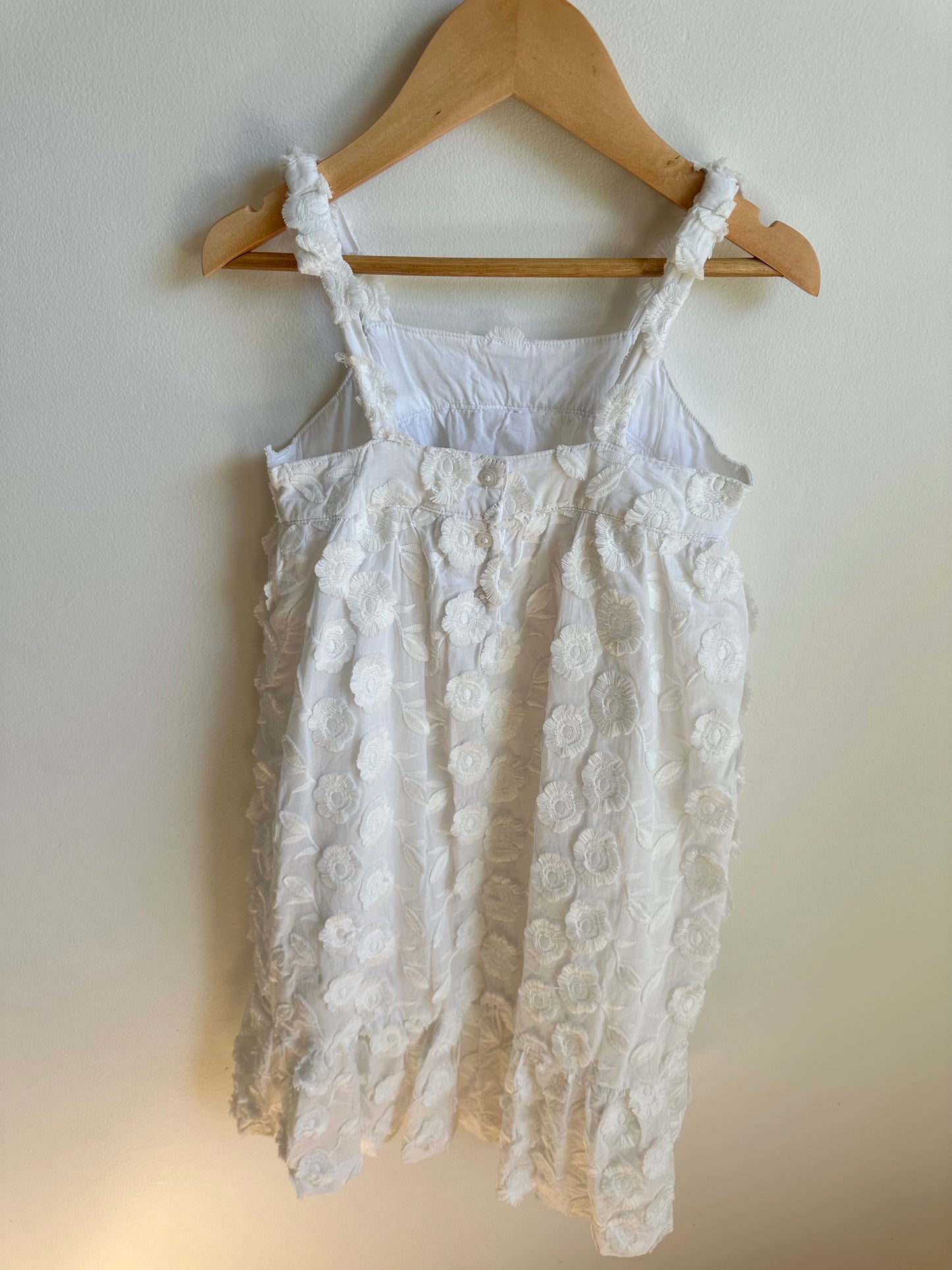 Embroidered Flower White Dress / 5 years