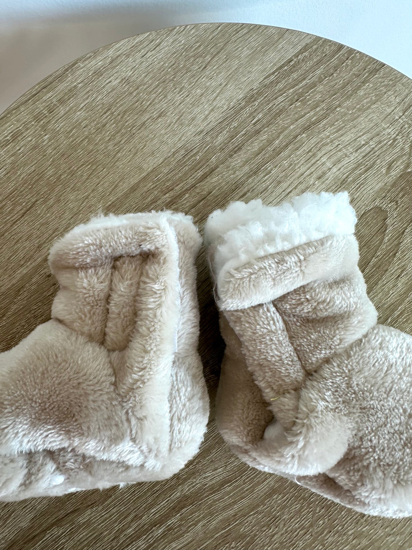 Oat Sherpa Slippers with Grips / 0-3m