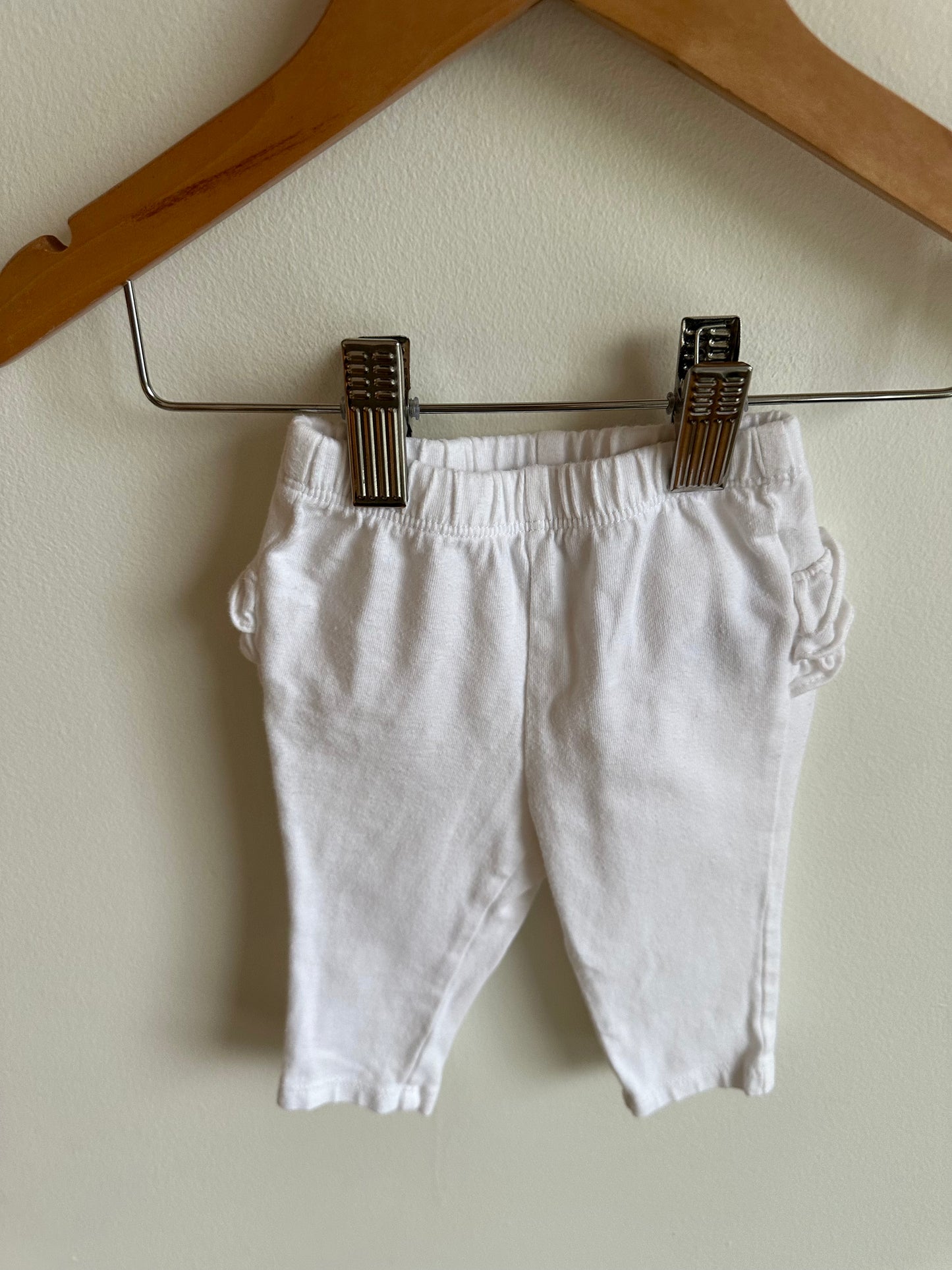 White Ruffle Bottom Leggings / 3-6m