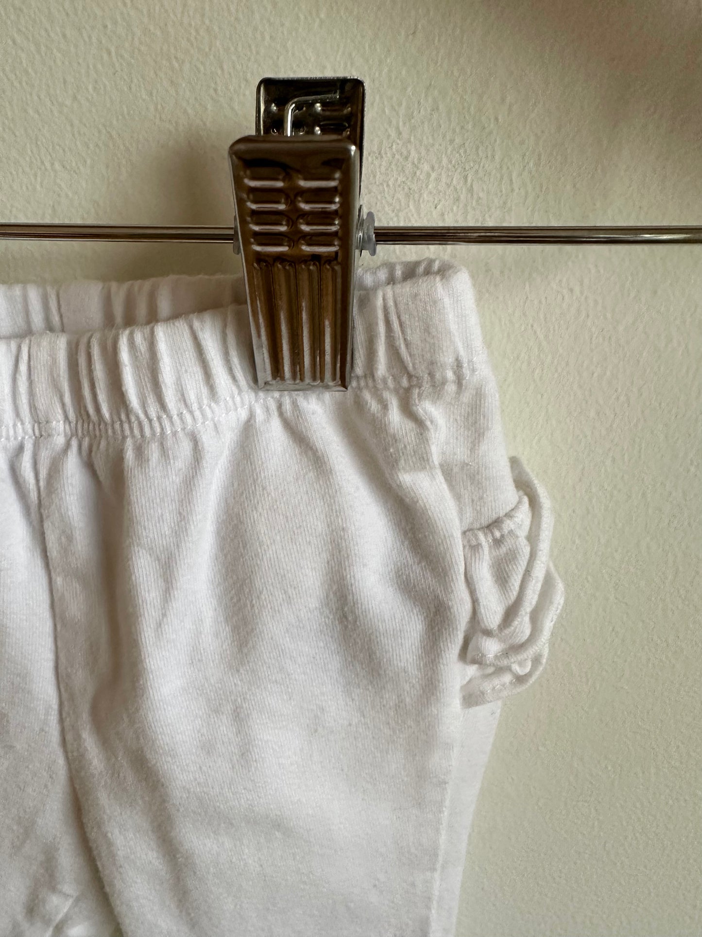 White Ruffle Bottom Leggings / 3-6m