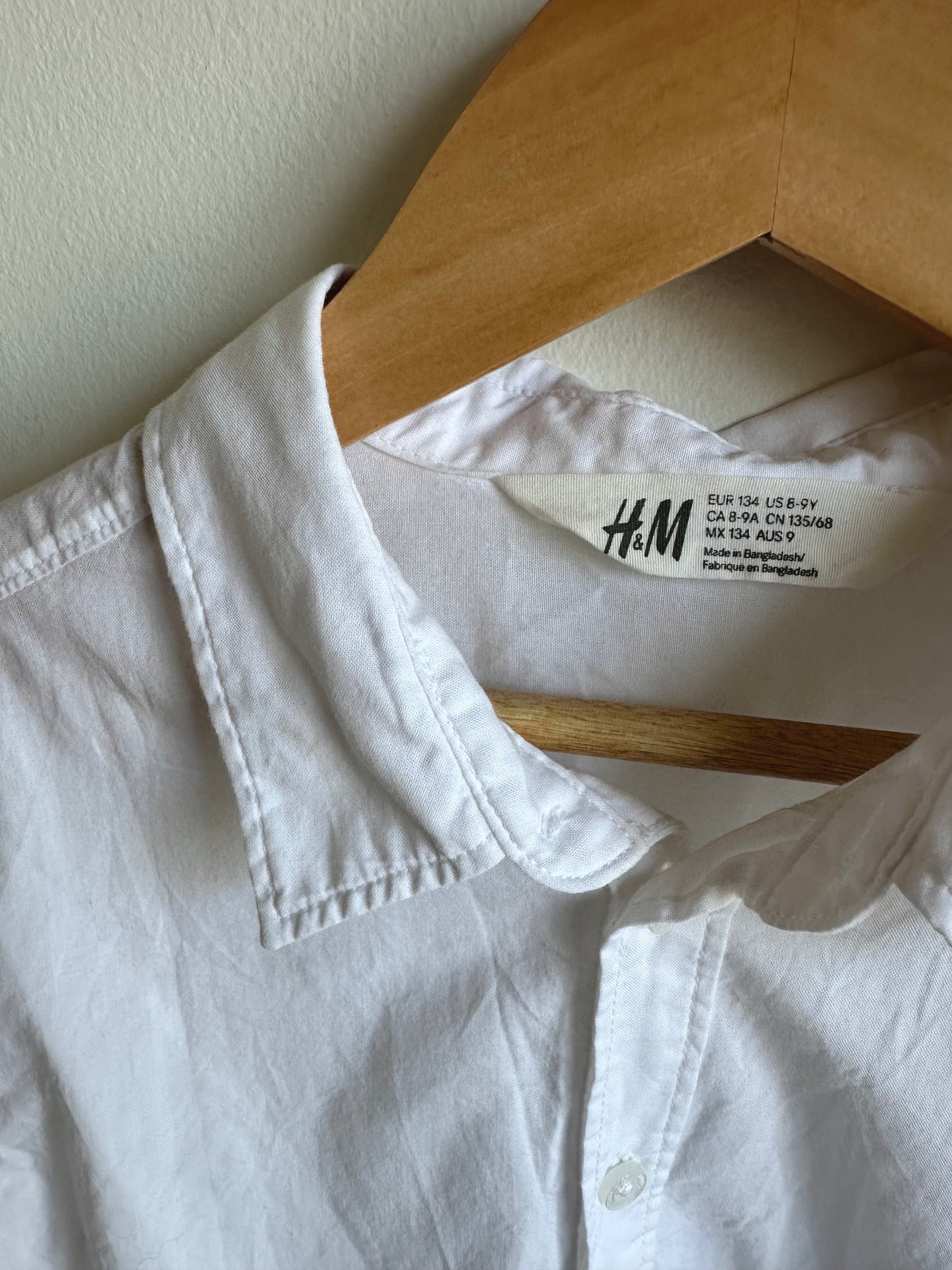 White Crisp Button Up Top / 8-9 years