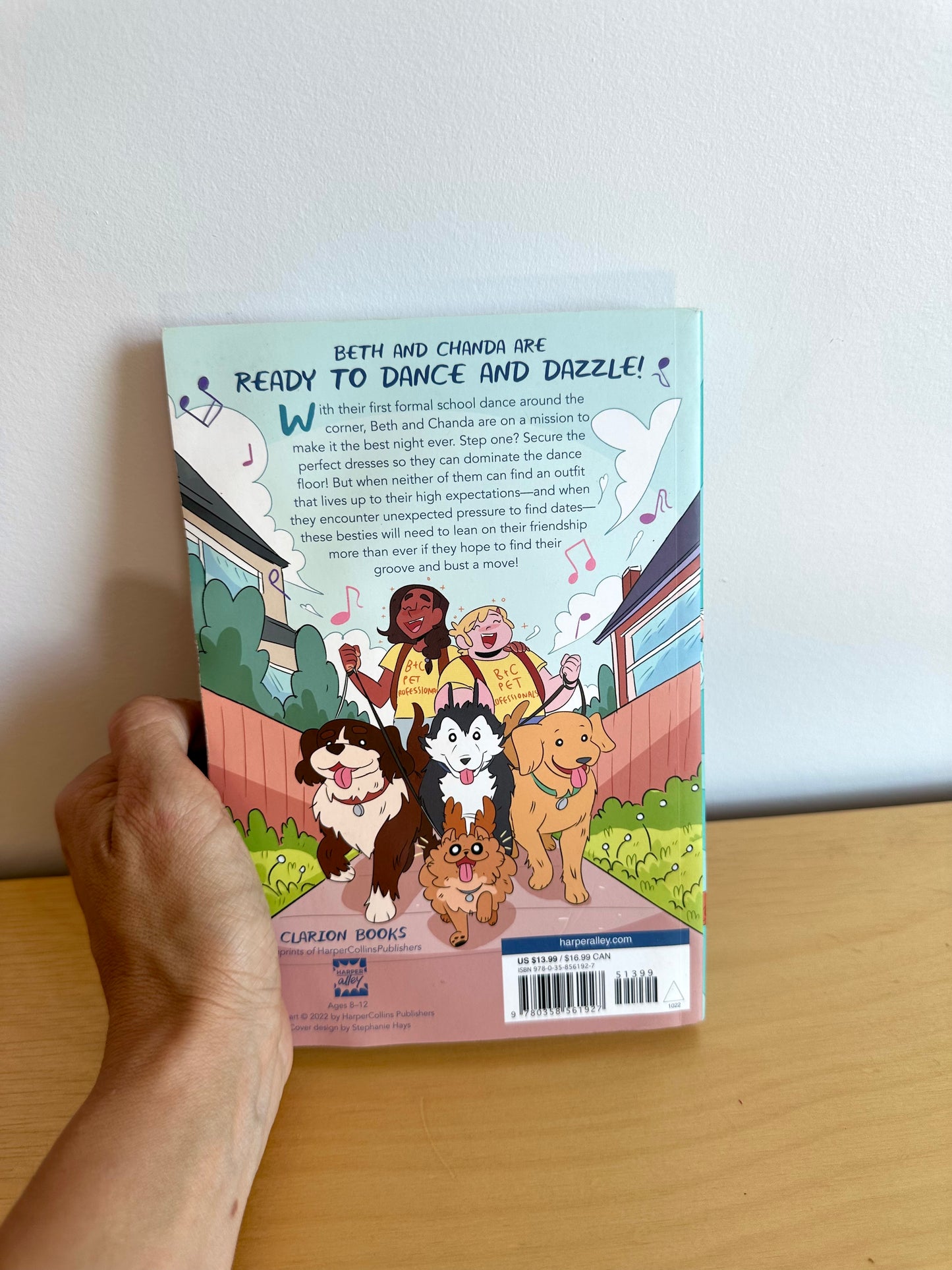 Besties Find Their Groove Book / 8-12 years