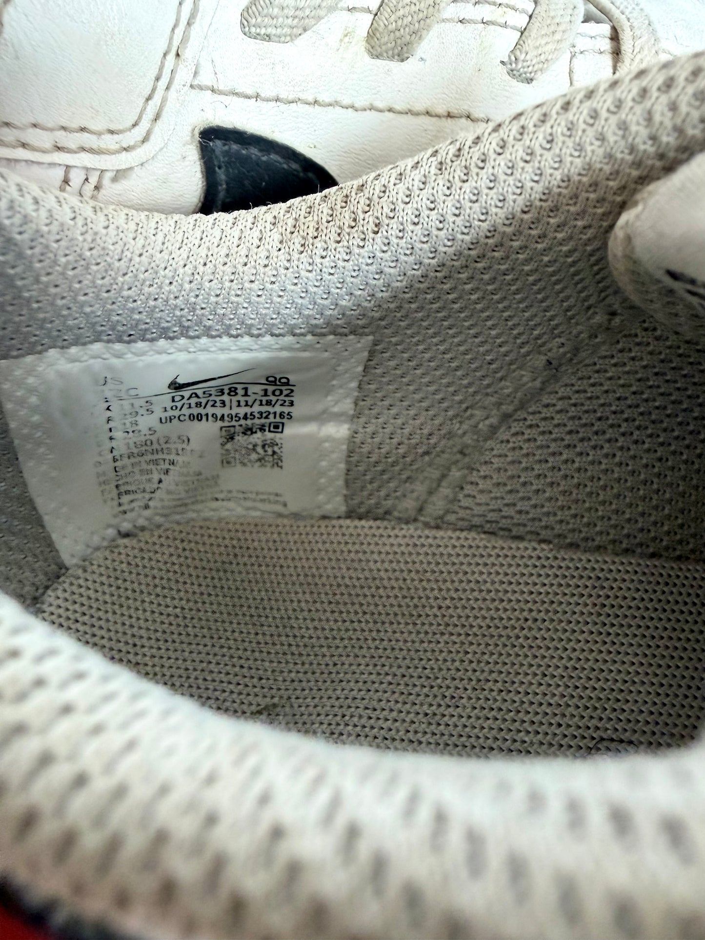 Nike Velcro Sneakers / Size 12 Little Kid