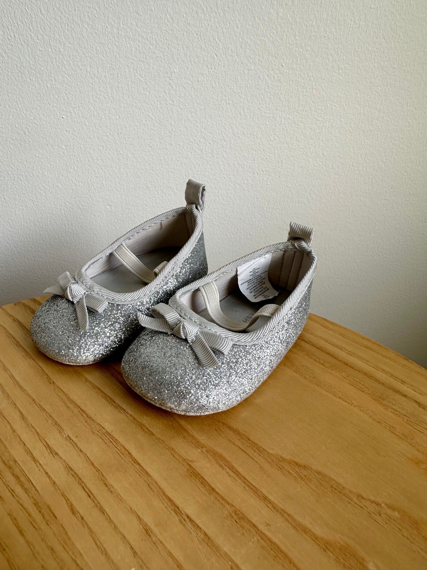 Silver Shoes with Bow / Size 1 Infant