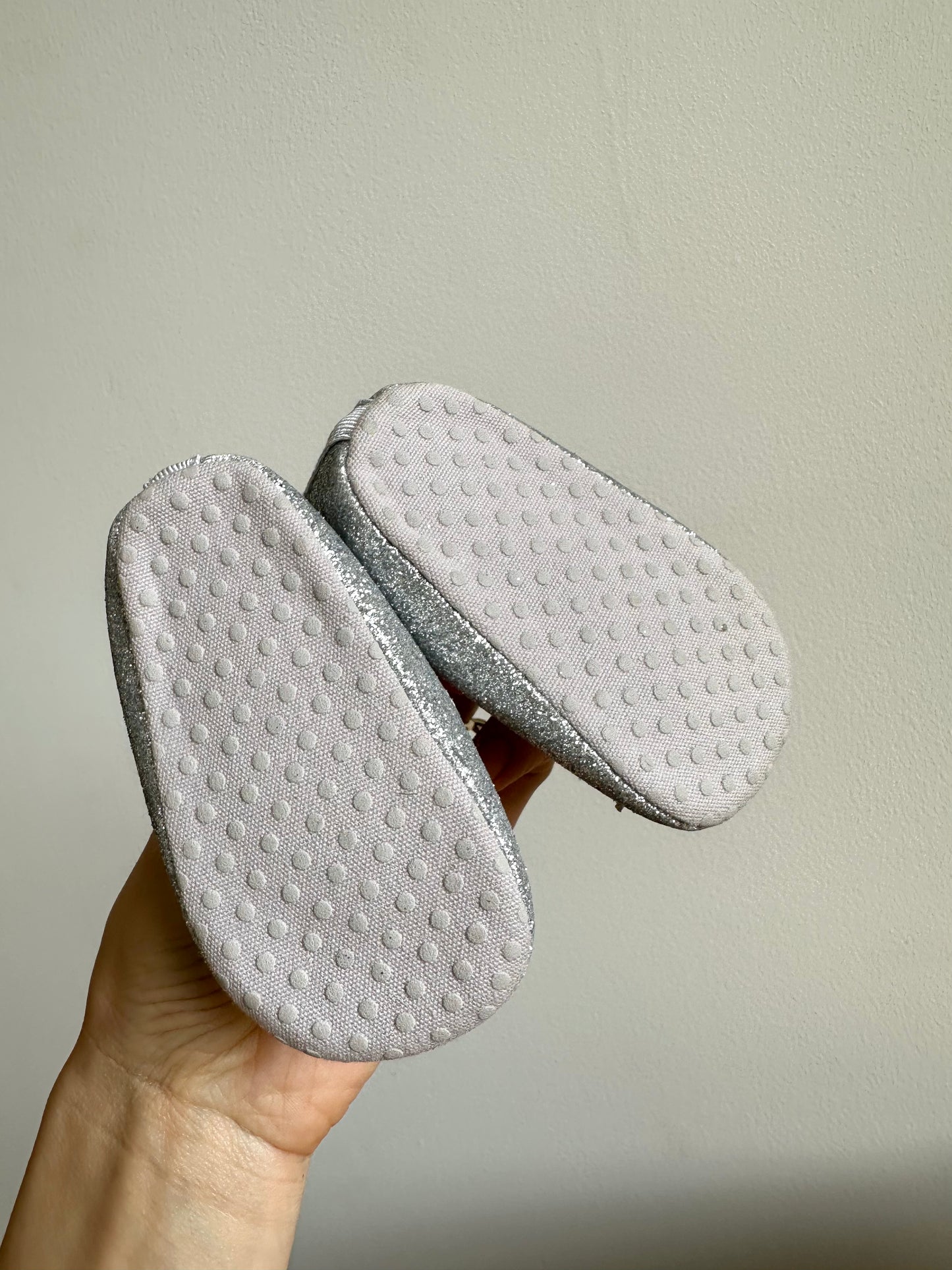 Silver Shoes with Bow / Size 1 Infant