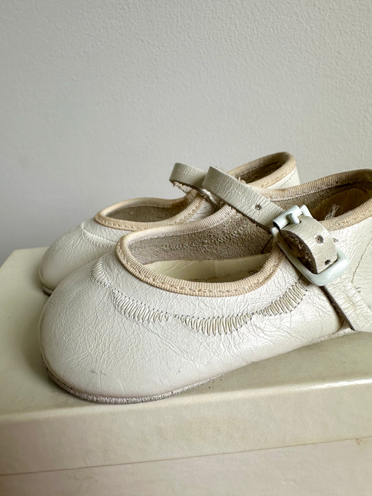 Mary Jane White Shoes / Size 1 Infant