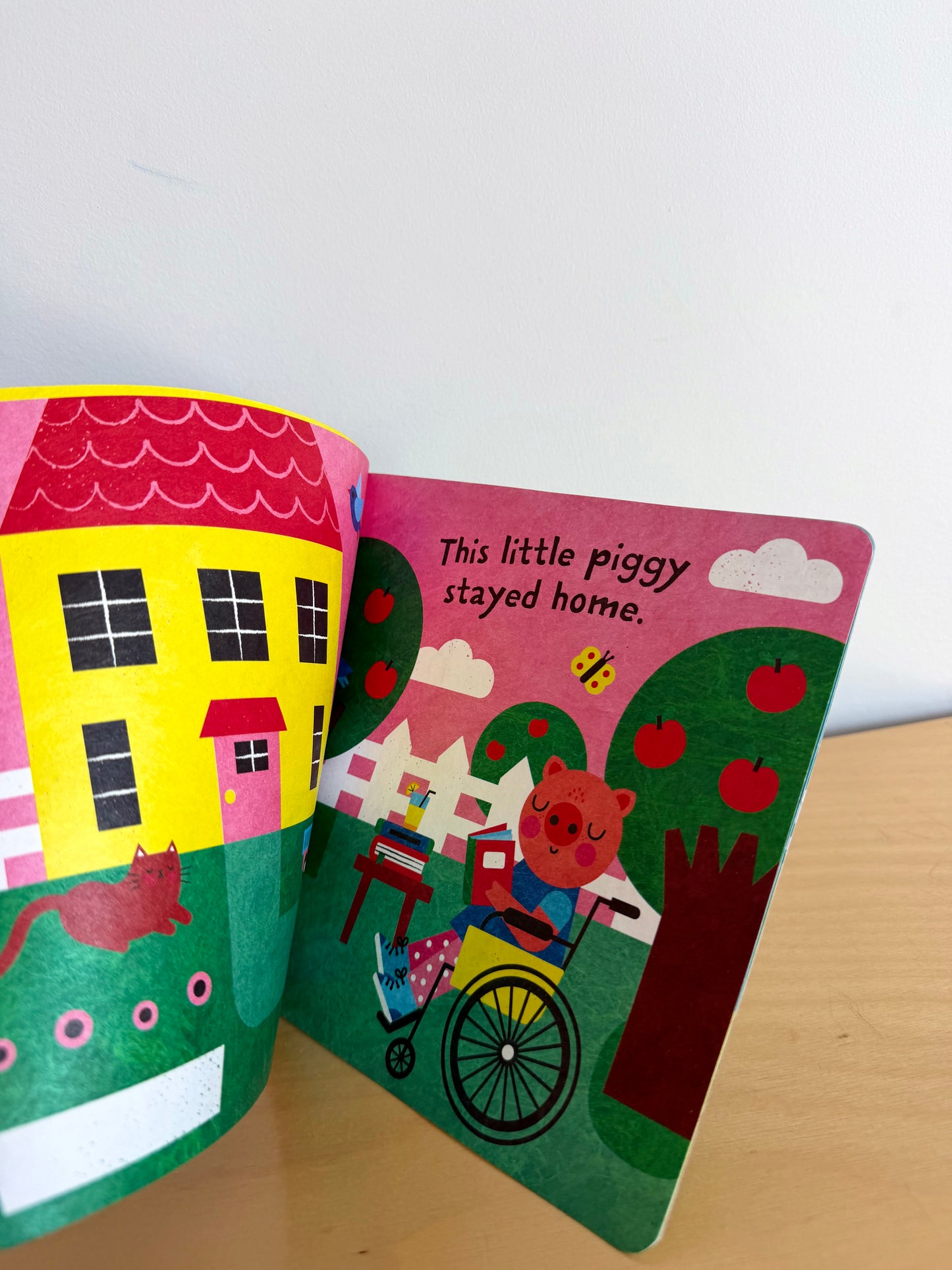 This Little Piggy Chew Proof Book / 0-1 years