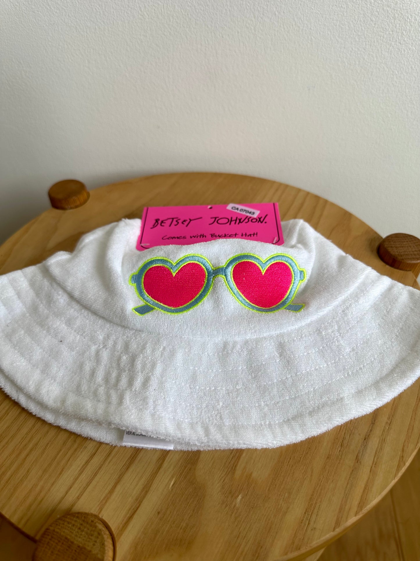 White Sunglasses Bucket Hat (With Tags) / 2T