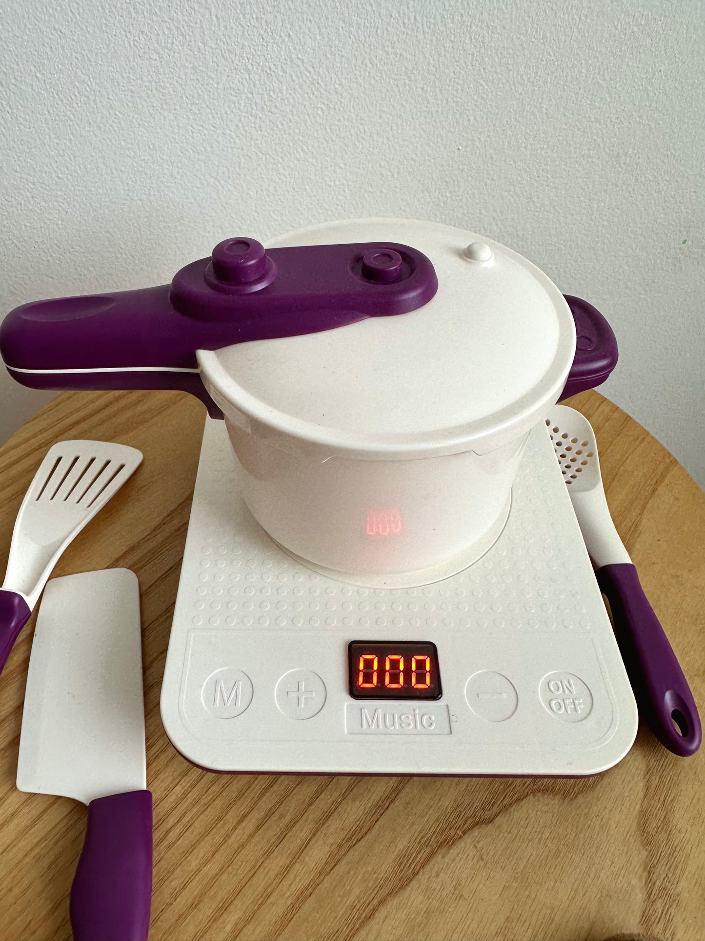 Stove and Pot (No Shipping)