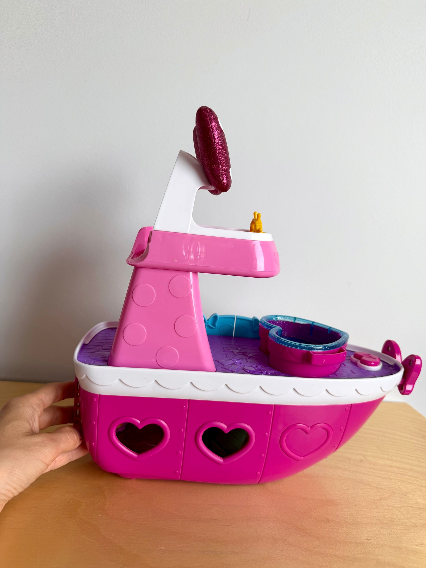 Minnie Mouse Bowdazzling Yacht Playset Toy (No Shipping)