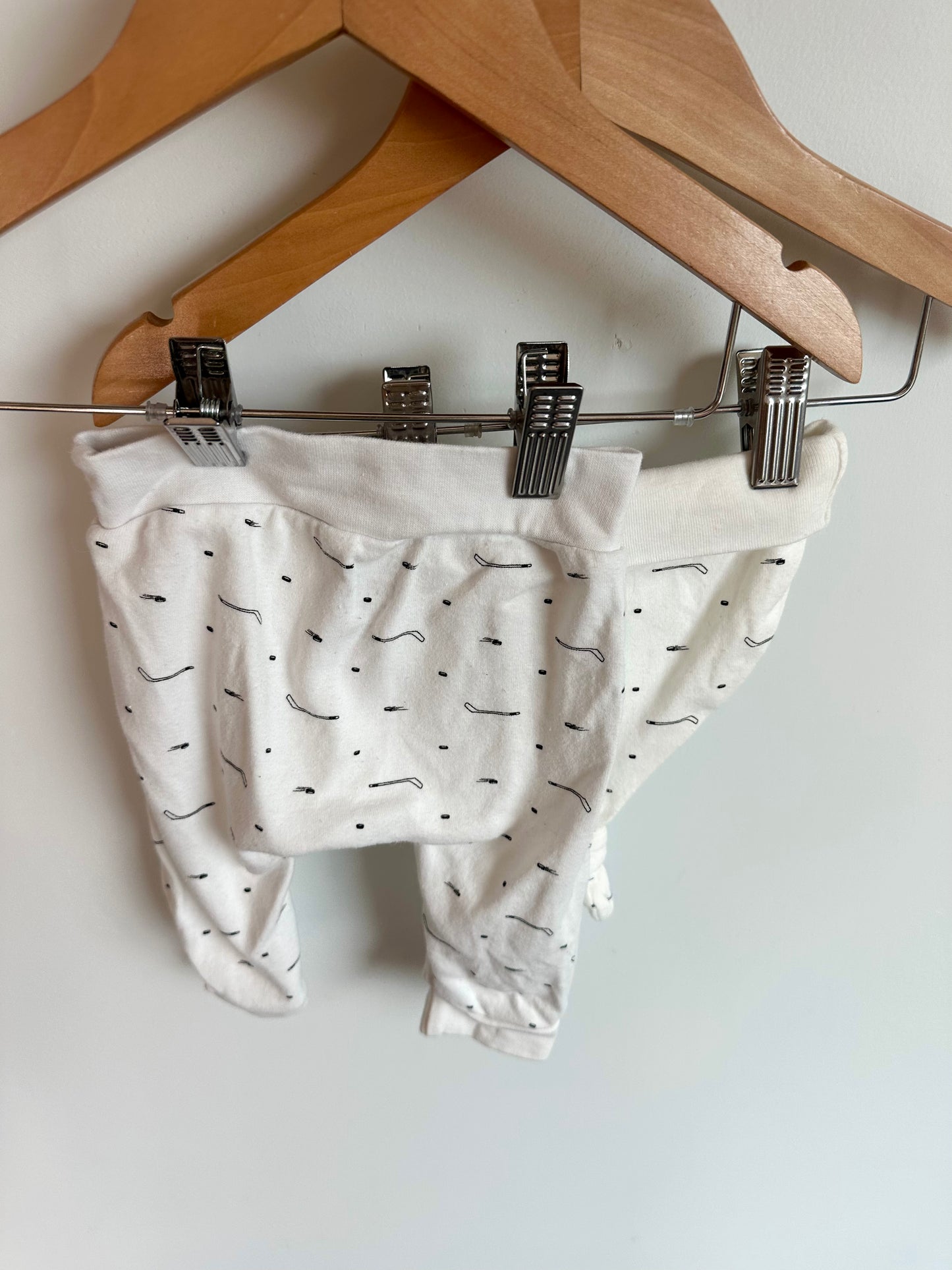 Rae Dunn Hockey Pants + Toque Set / 3-6m