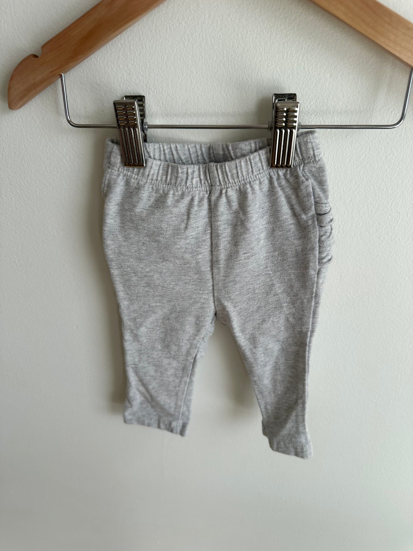 Grey Ruffle Pants / 3-6m